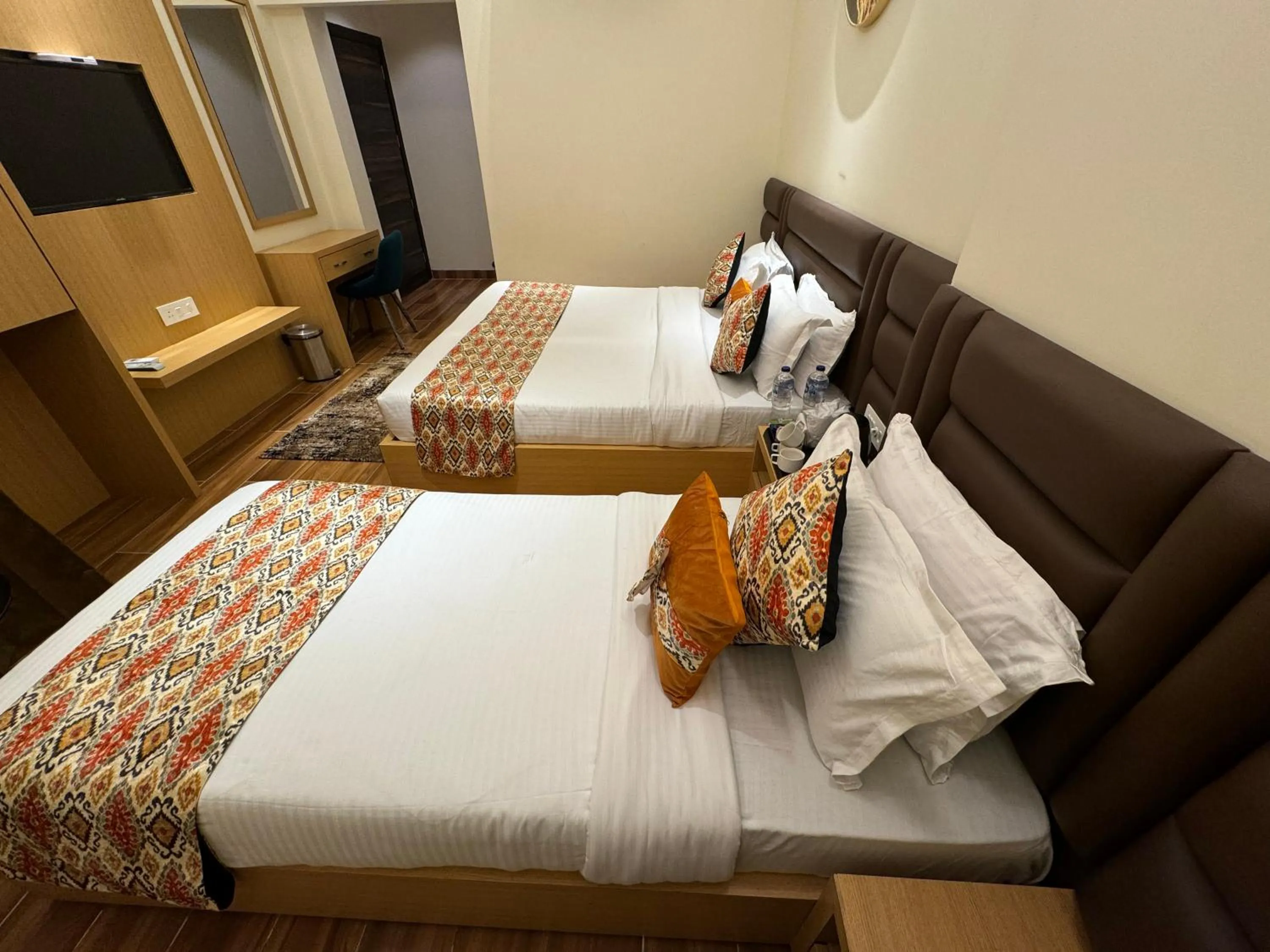 Photo of the whole room, Bed in Hotel Heaven View - 50m From Golden Temple