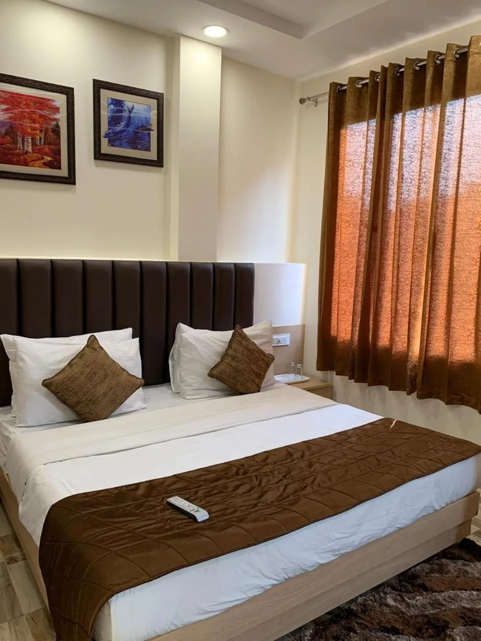 Bedroom, Bed in Hotel Heaven View - 50m From Golden Temple