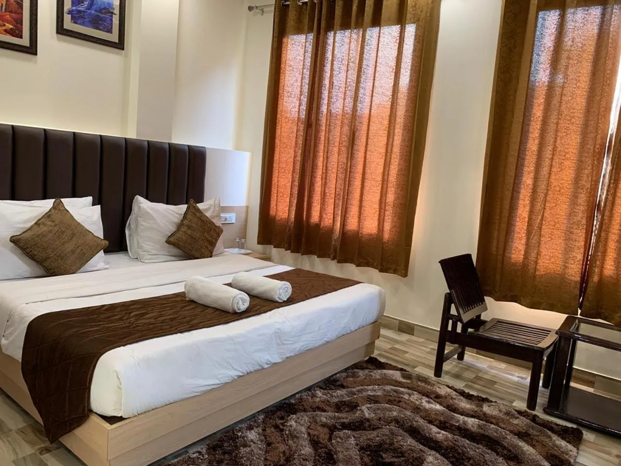 Photo of the whole room, Bed in Hotel Heaven View - 50m From Golden Temple