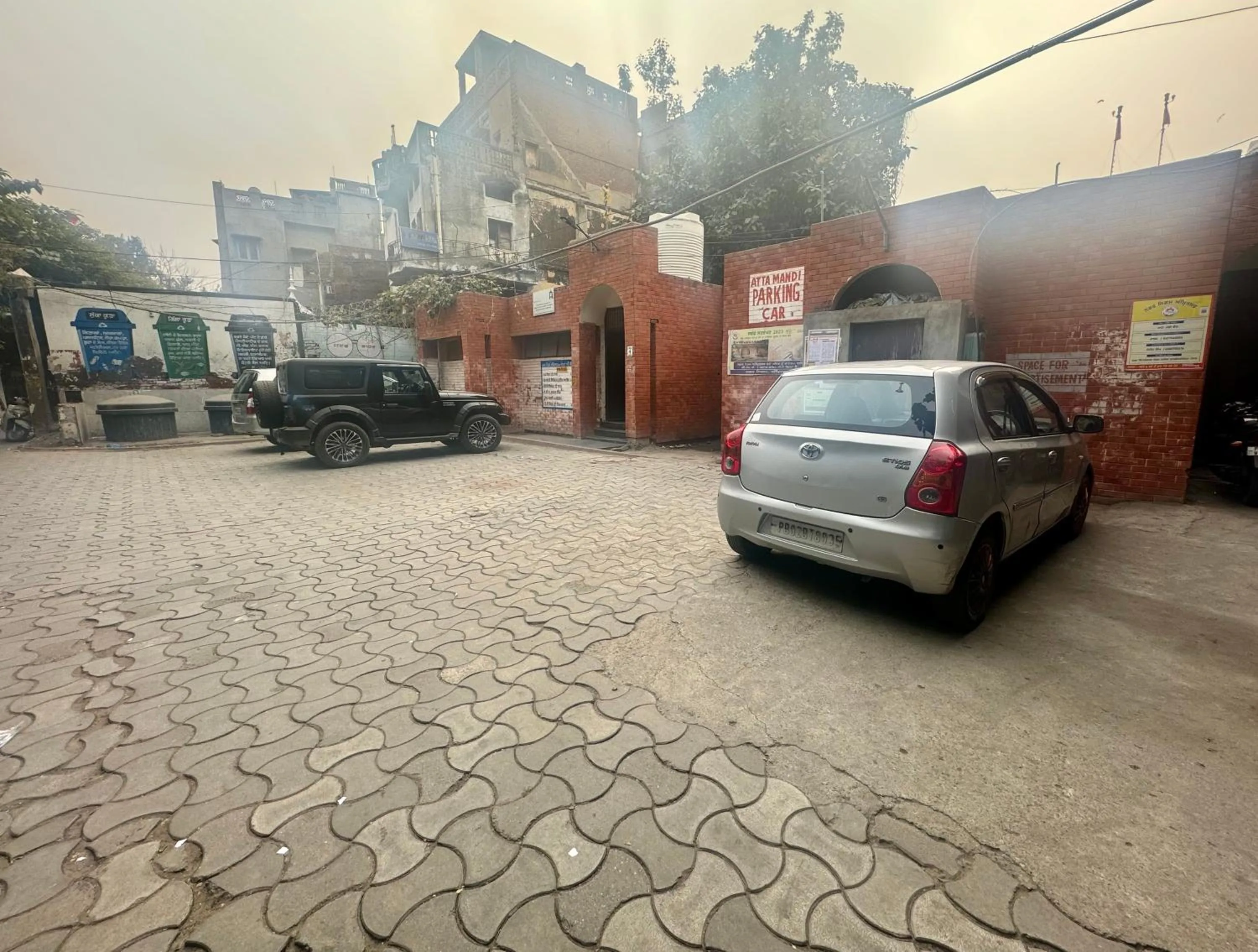 Parking in Hotel Heaven View - 50m From Golden Temple