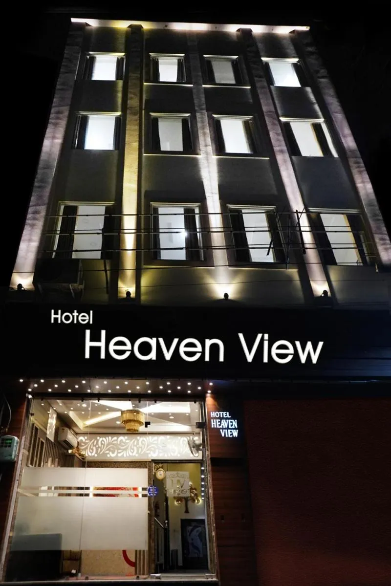 Property building in Hotel Heaven View - 50m From Golden Temple