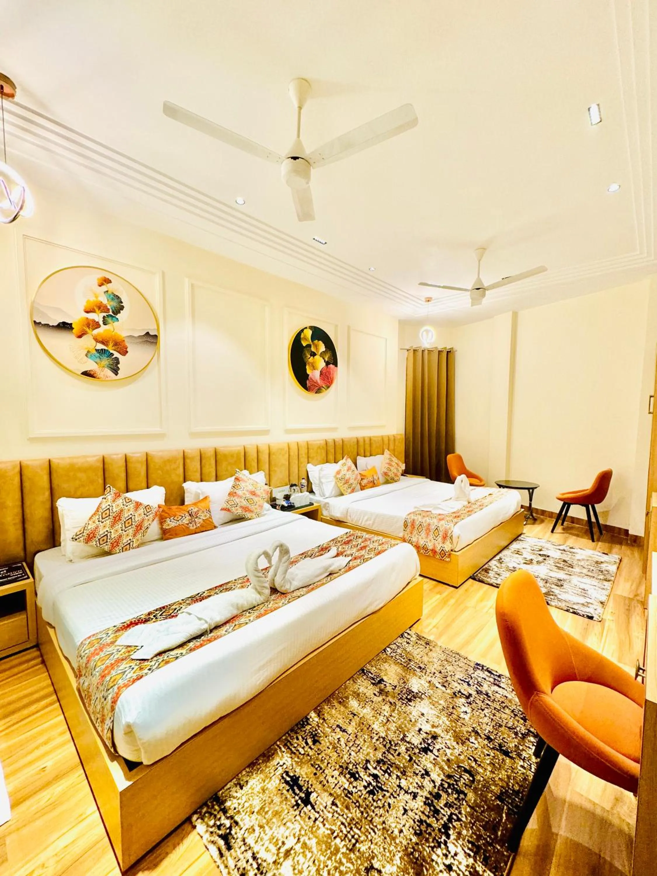 Photo of the whole room, Bed in Hotel Heaven View - 50m From Golden Temple