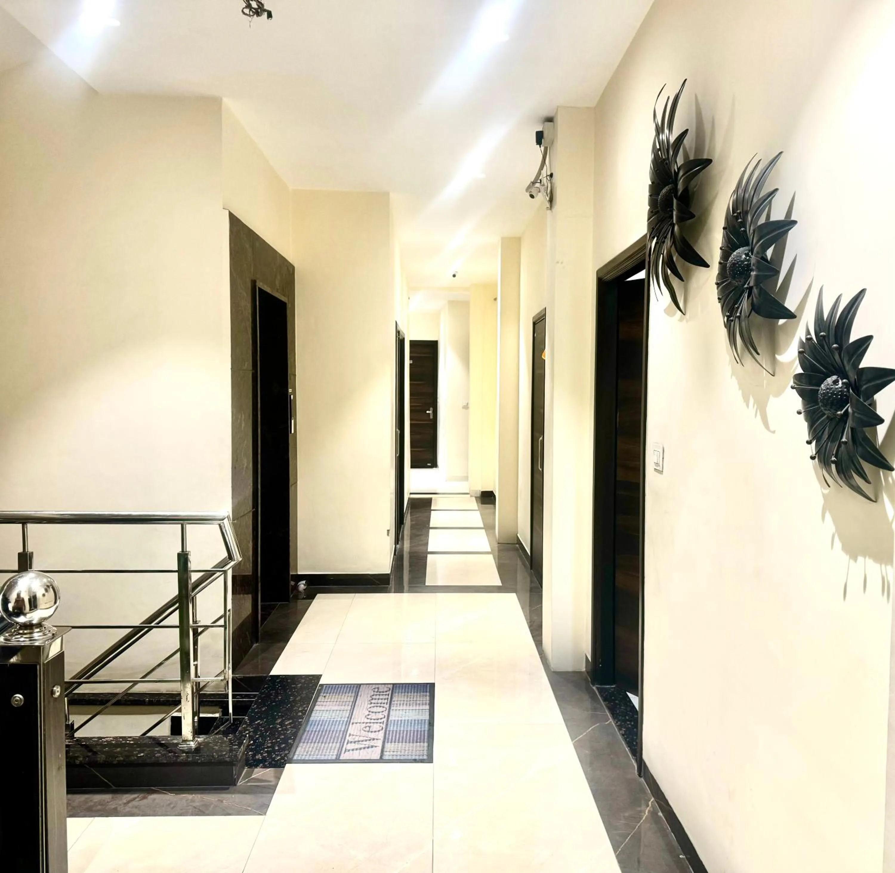 Property building in Hotel Heaven View - 50m From Golden Temple