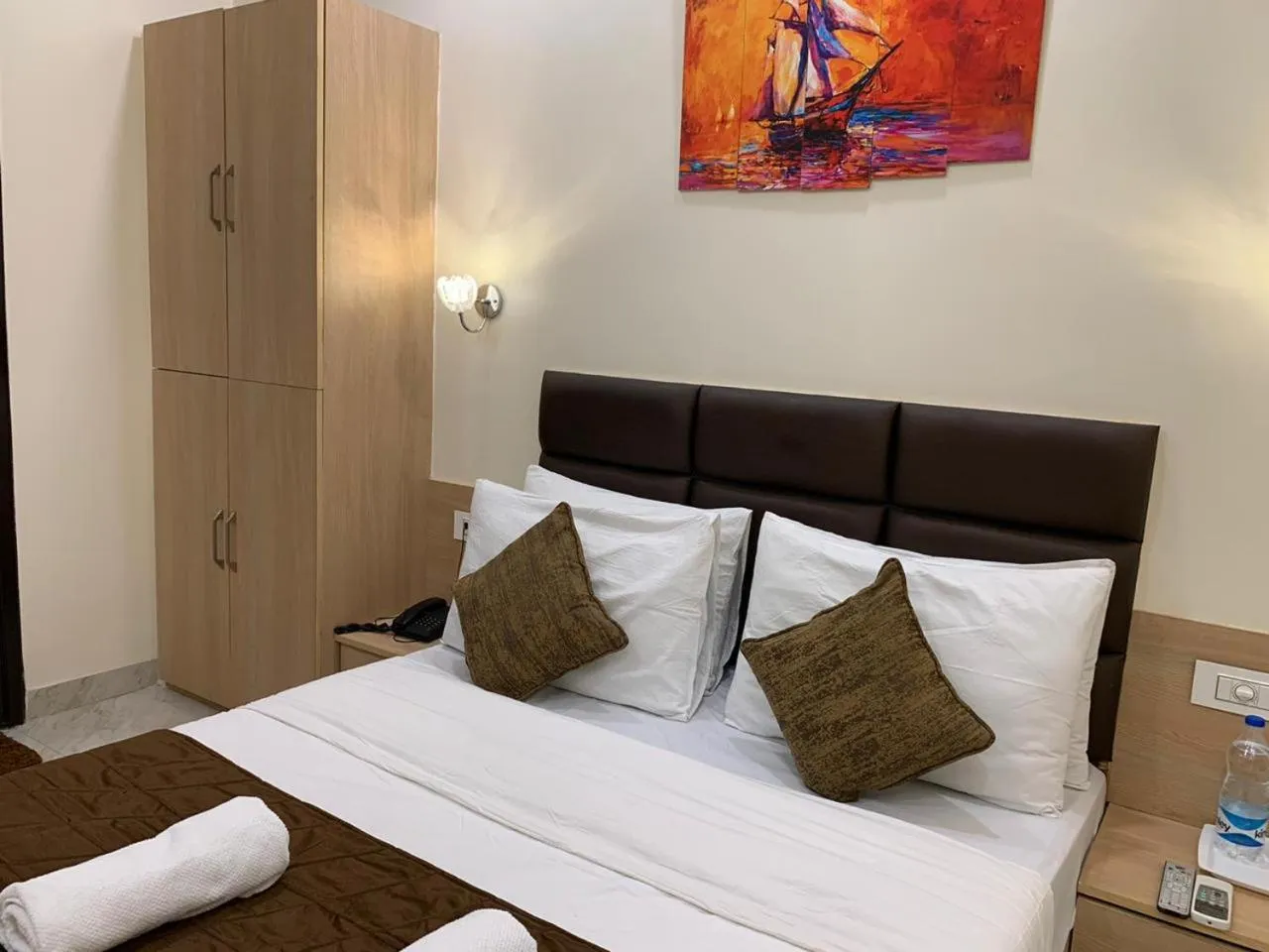 Bedroom, Bed in Hotel Heaven View - 50m From Golden Temple