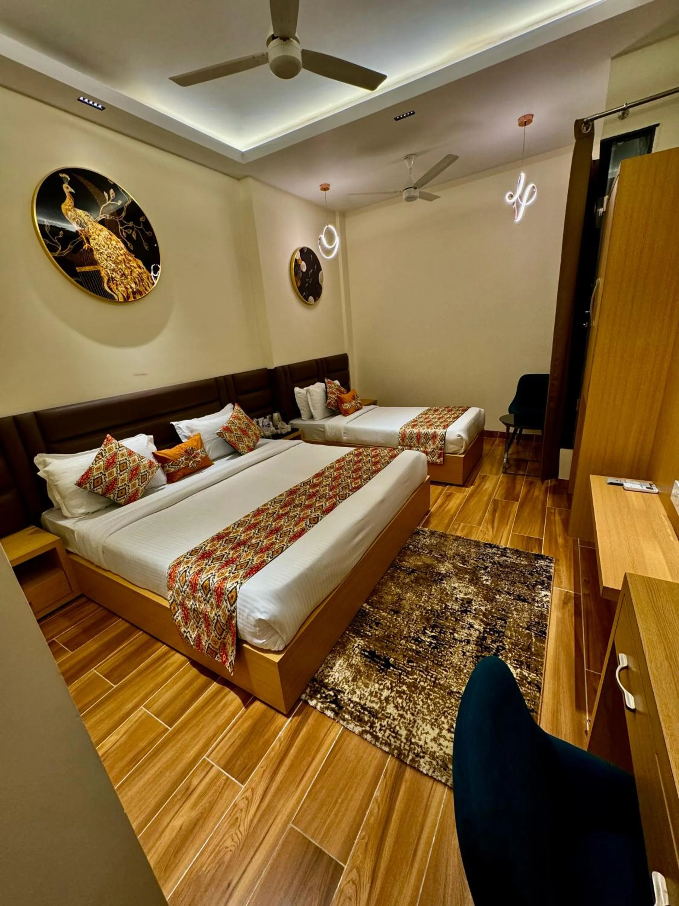 Photo of the whole room, Bed in Hotel Heaven View - 50m From Golden Temple