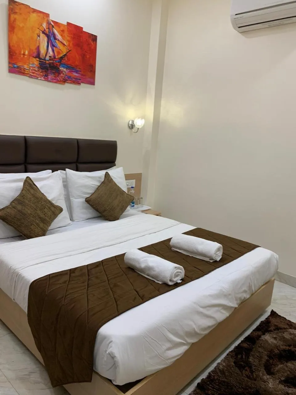 Bedroom, Bed in Hotel Heaven View - 50m From Golden Temple