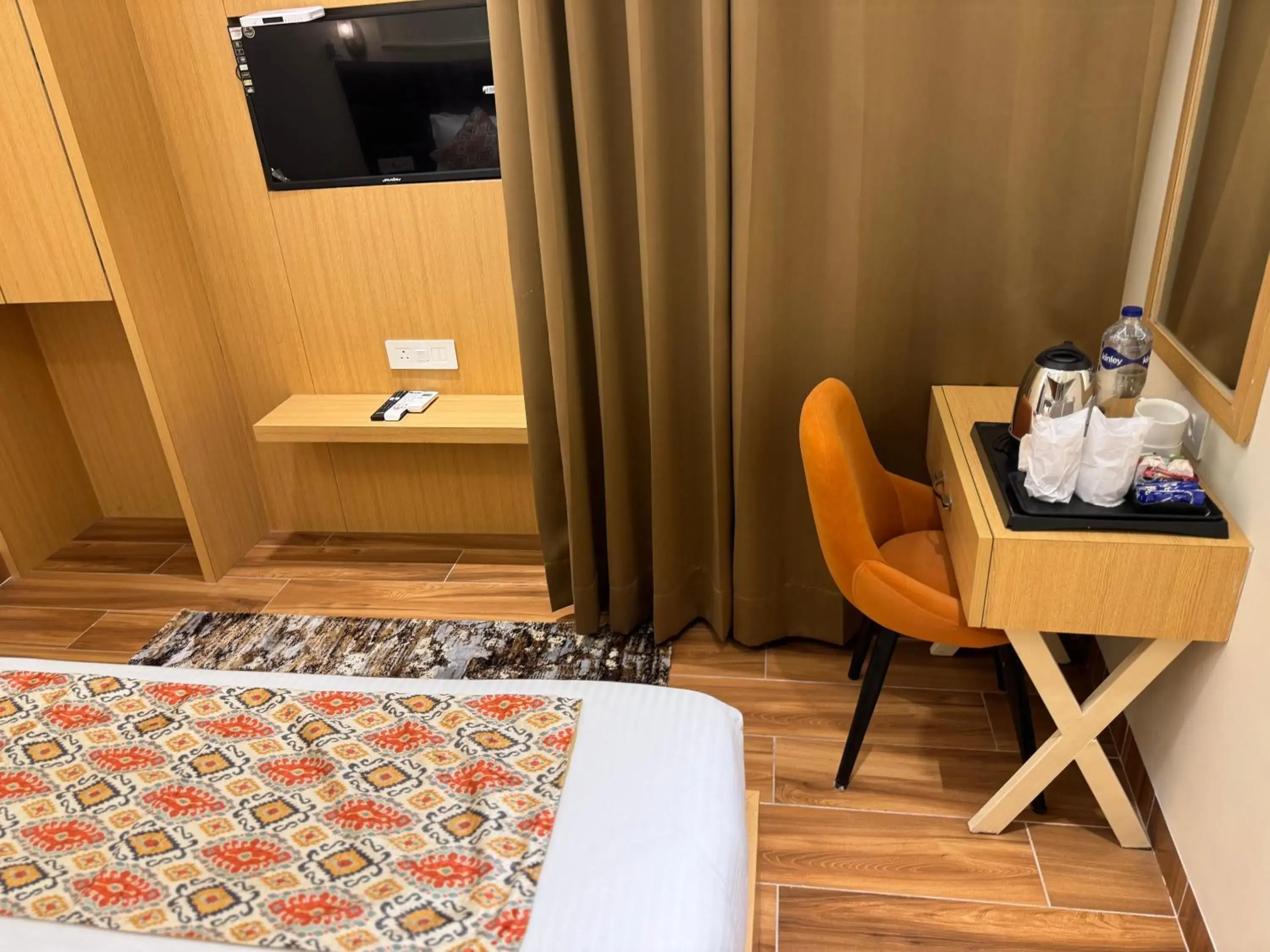 Deluxe Queen Suite in Hotel Heaven View - 50m From Golden Temple Deluxe Queen Suite in Hotel Heaven View - 50m From Golden Temple