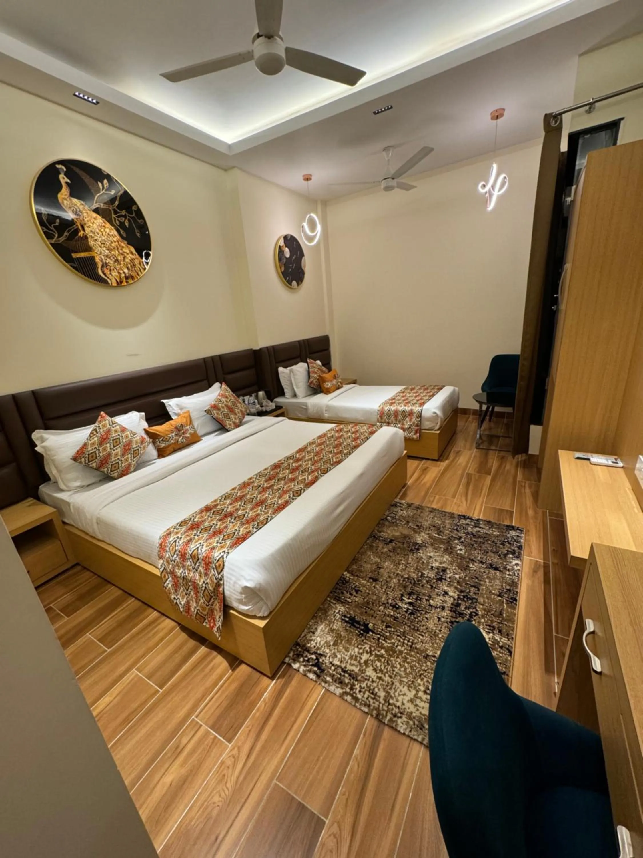 Bedroom, Bed in Hotel Heaven View - 50m From Golden Temple