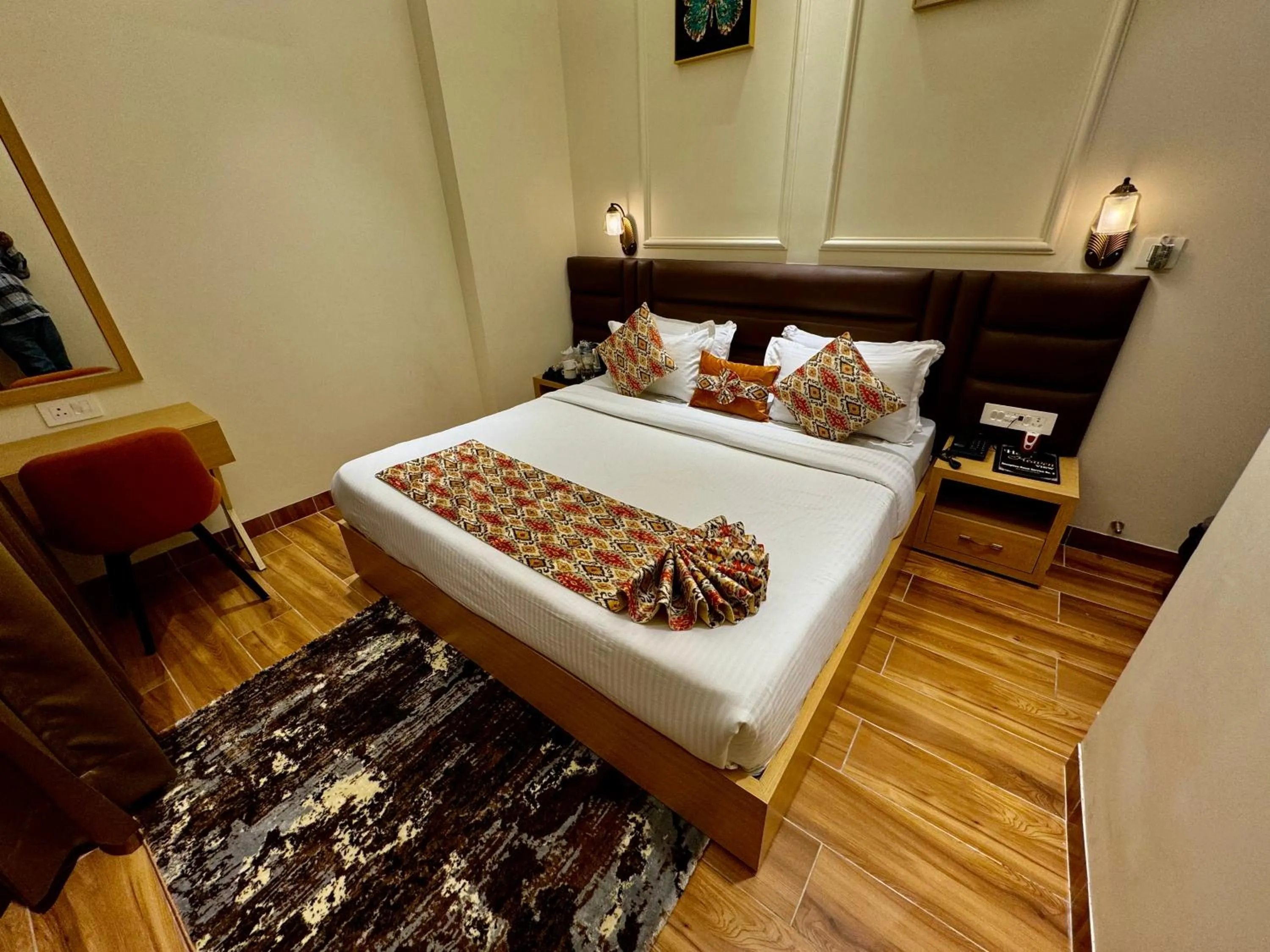 Bedroom, Bed in Hotel Heaven View - 50m From Golden Temple