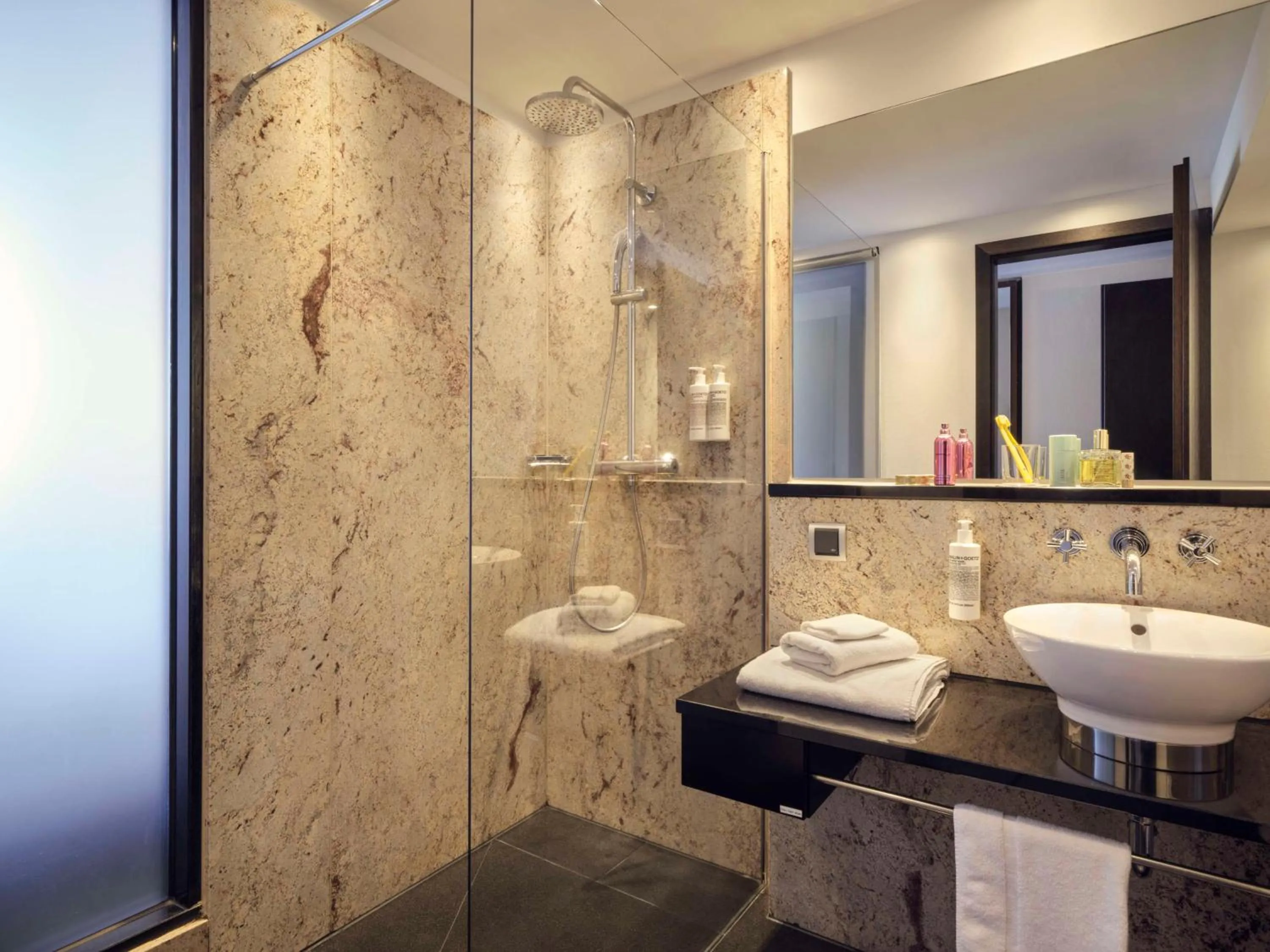Bathroom in Metropolitan Hotel by Flemings