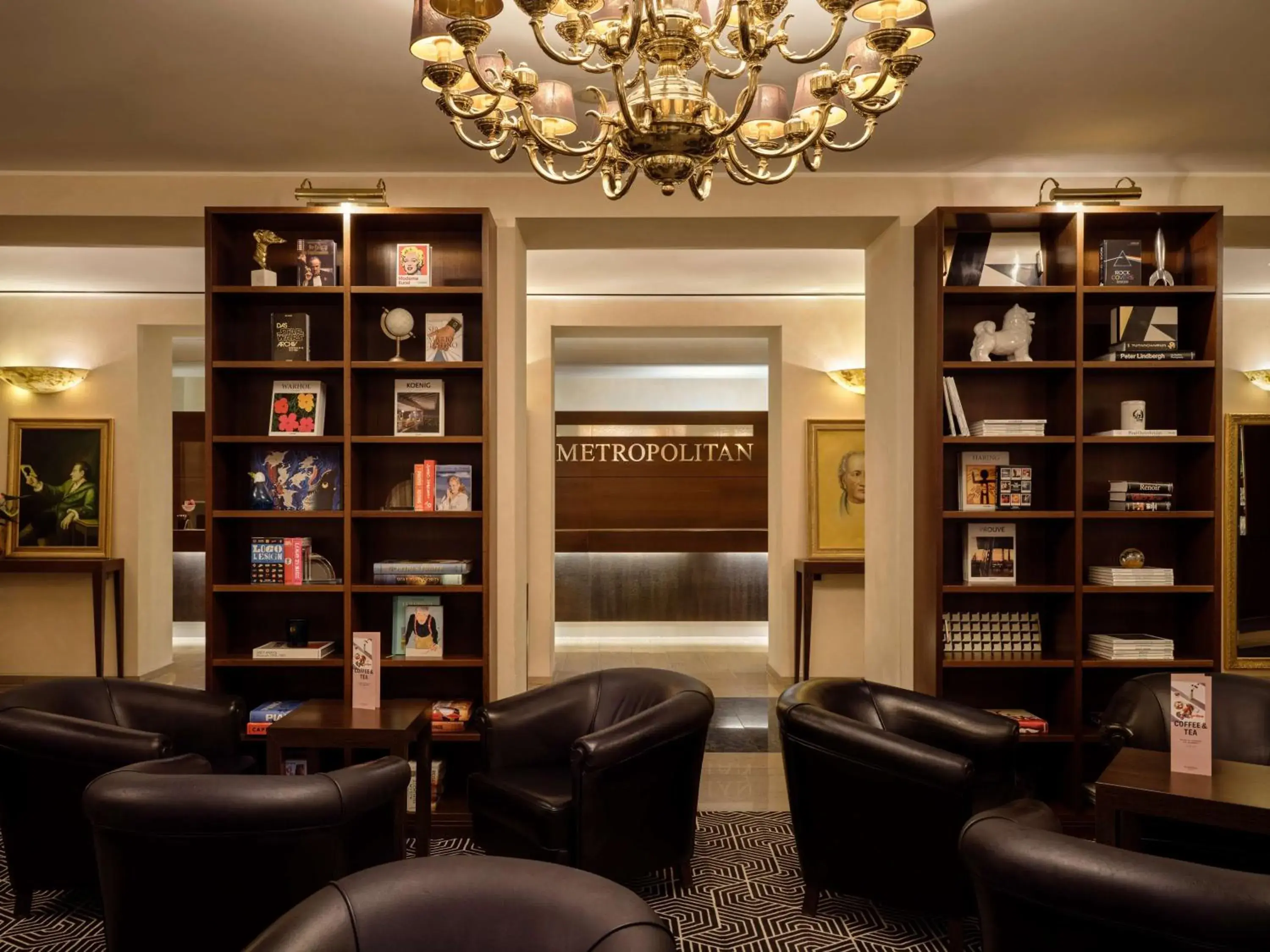 Lounge or bar in Metropolitan Hotel by Flemings