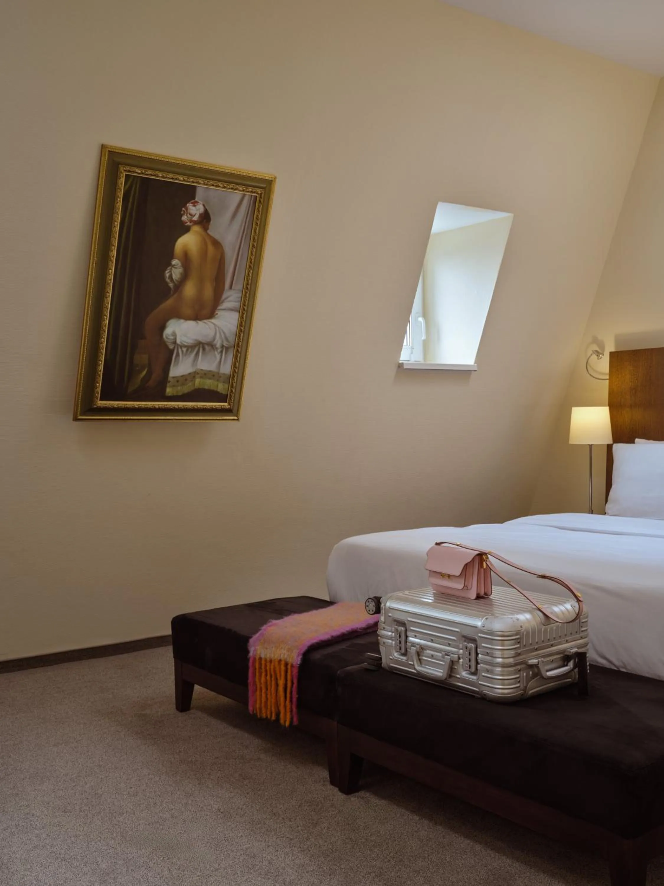 Facade/entrance, Bed in Metropolitan Hotel by Flemings