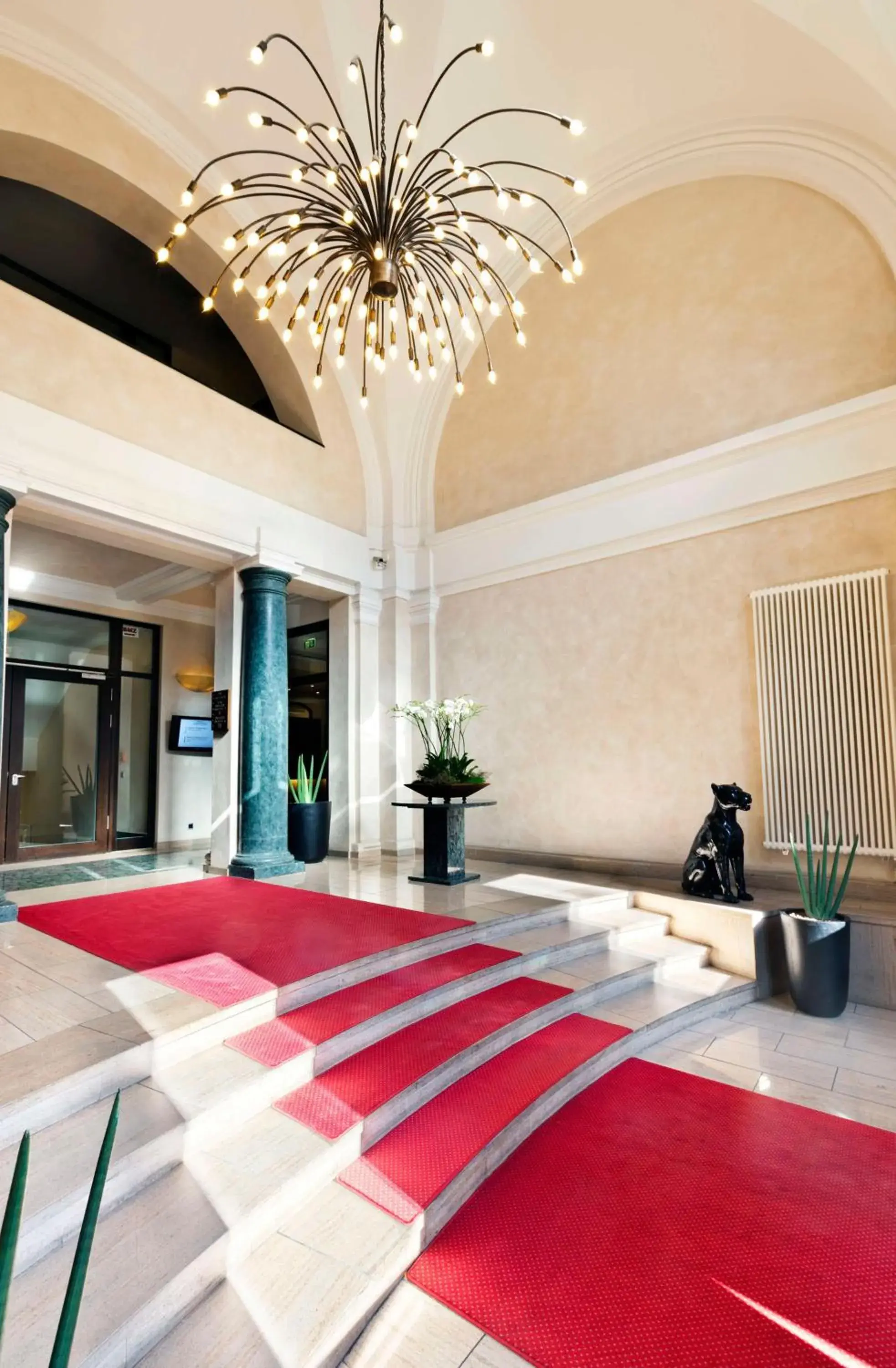 Facade/entrance, Lobby/Reception in Metropolitan Hotel by Flemings