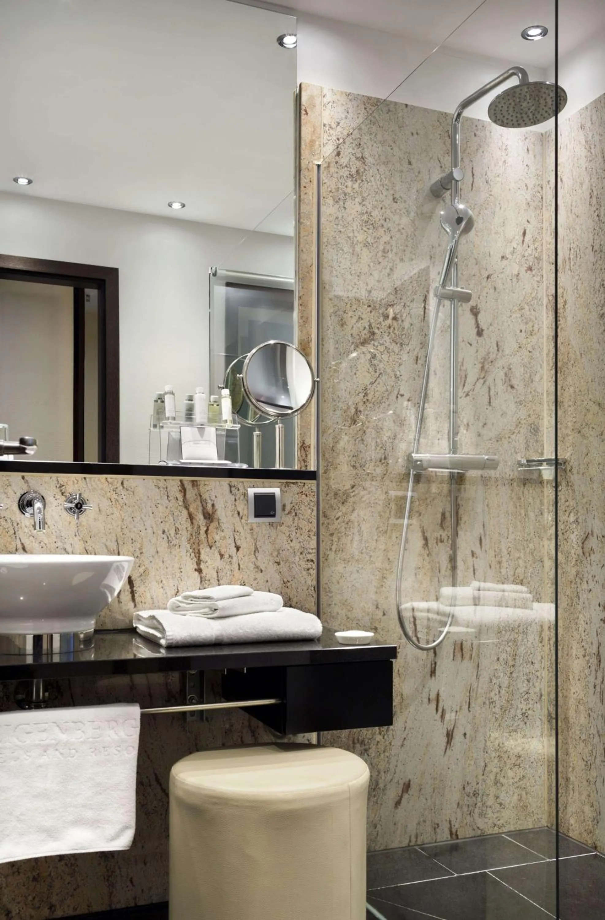 Bathroom in Metropolitan Hotel by Flemings