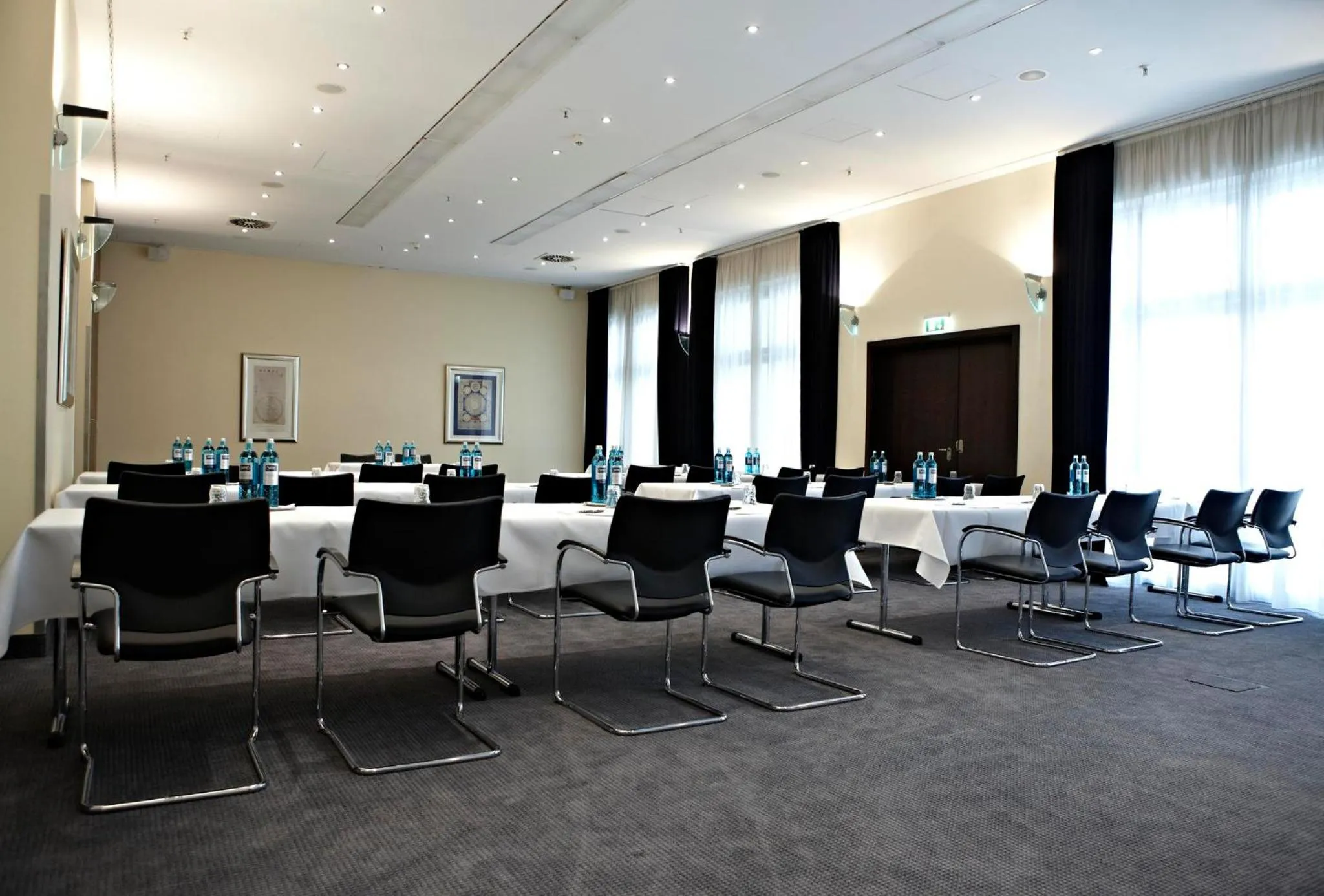 Meeting/conference room in Metropolitan Hotel by Flemings
