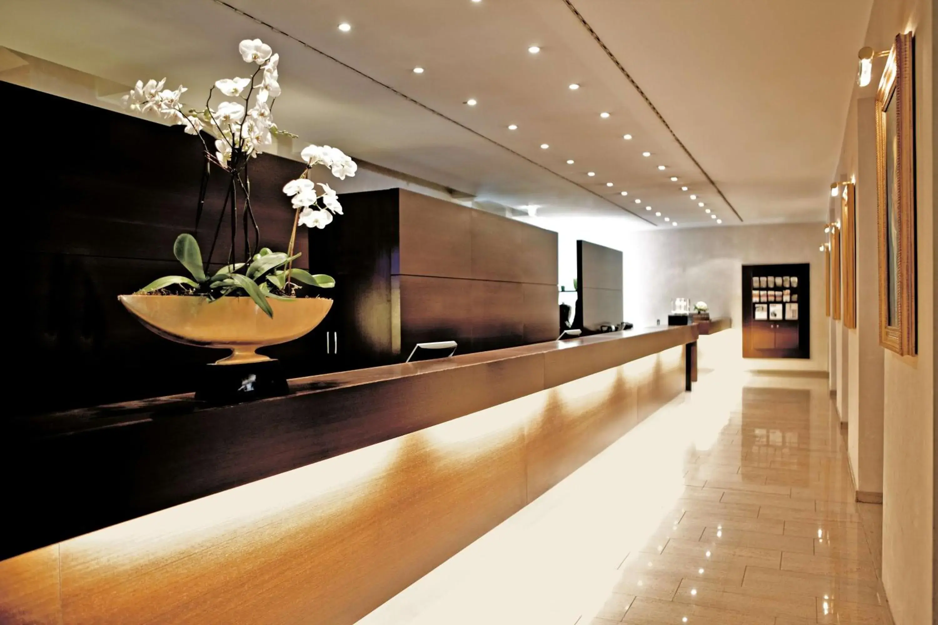 Lobby or reception in Metropolitan Hotel by Flemings Lobby or reception in Metropolitan Hotel by Flemings