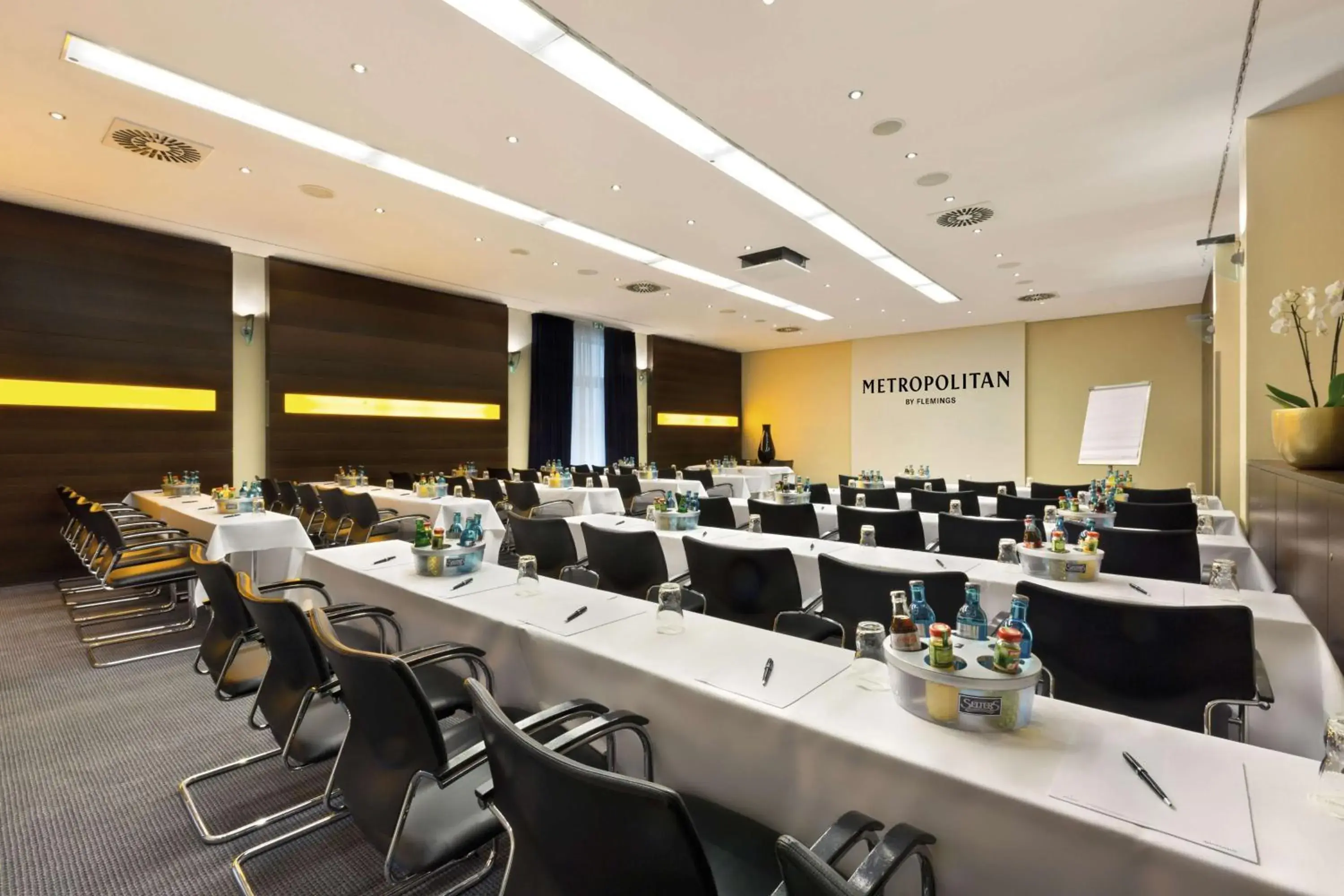 Business facilities in Metropolitan Hotel by Flemings