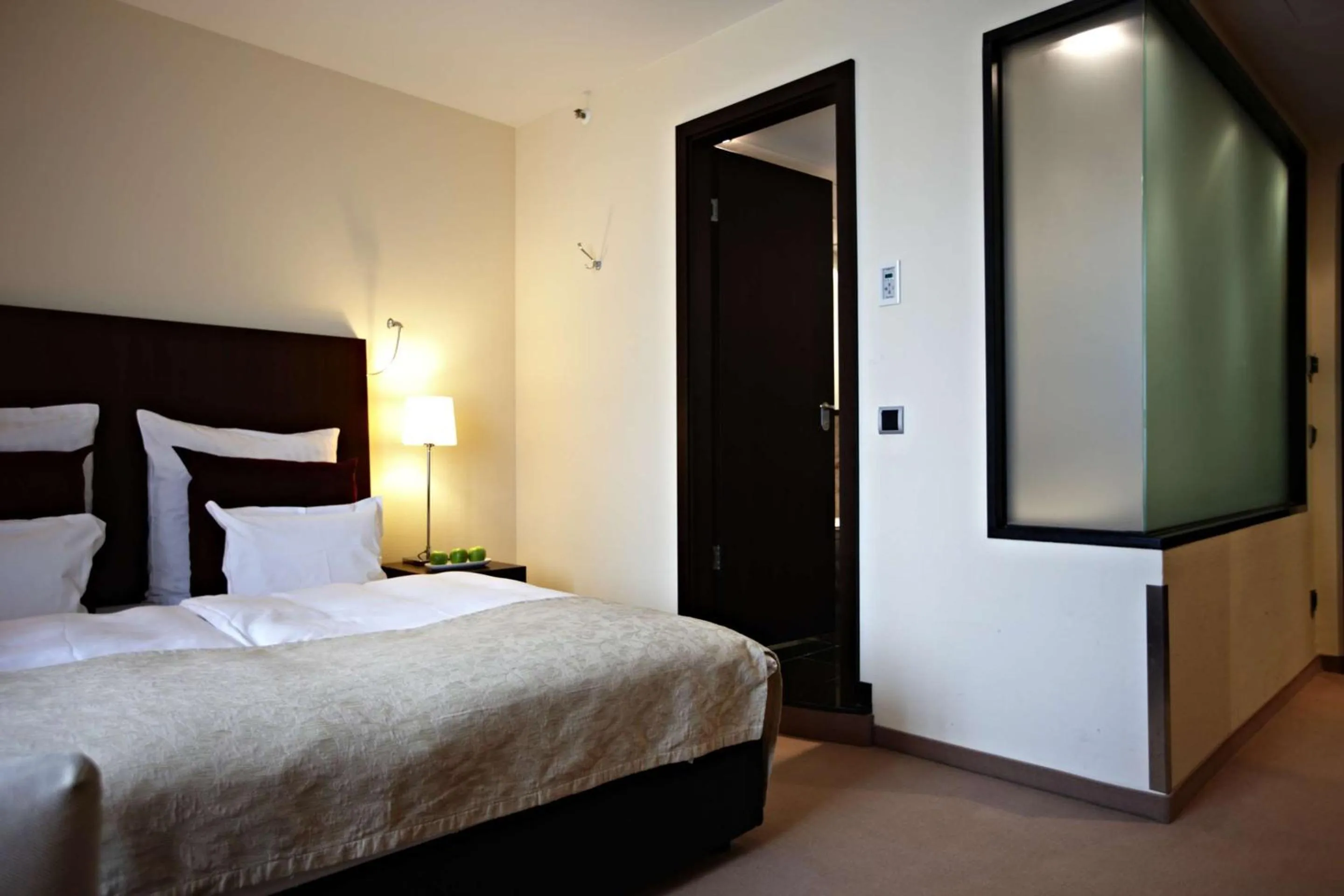 Bed in Metropolitan Hotel by Flemings