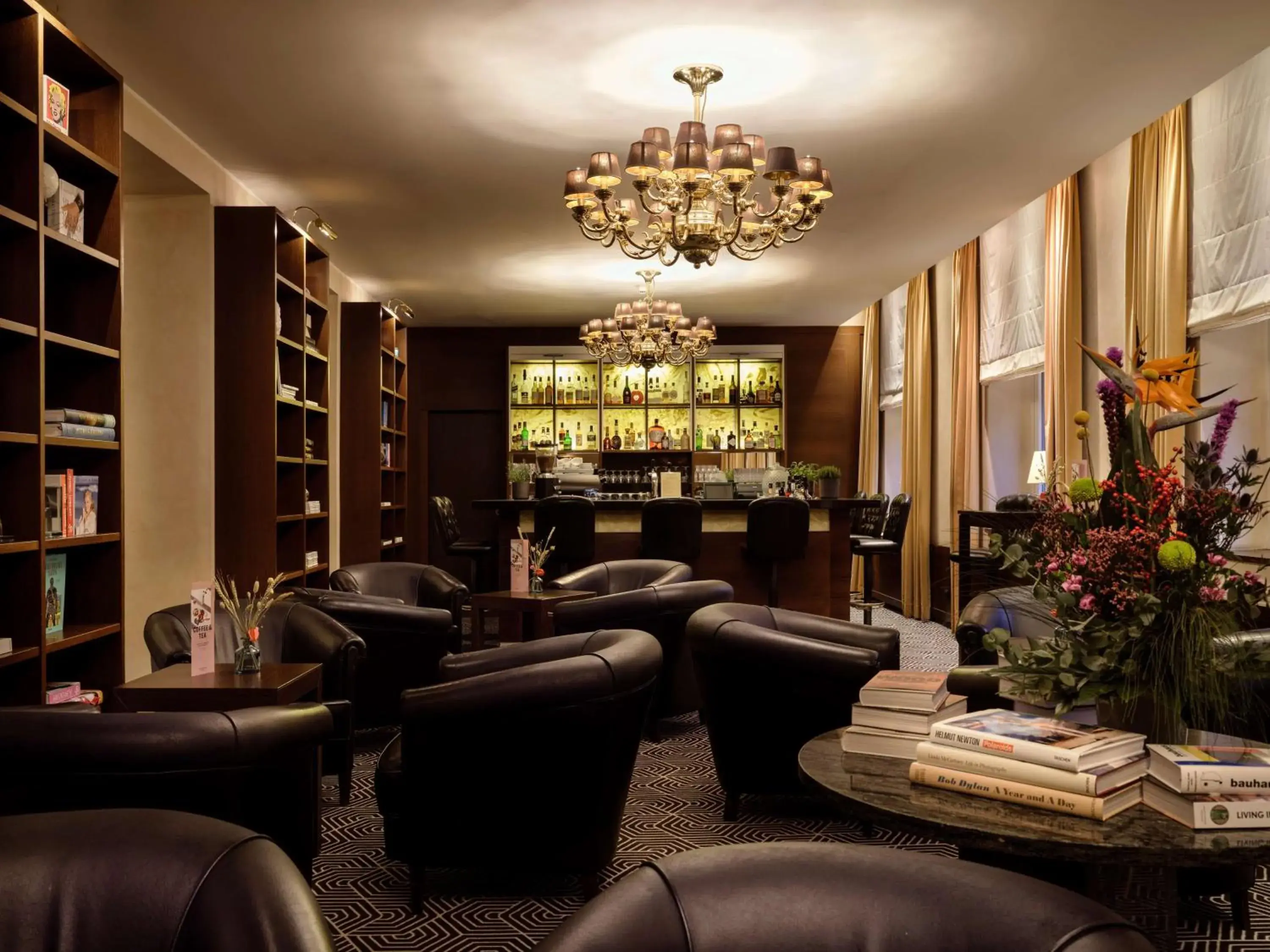 Lounge or bar in Metropolitan Hotel by Flemings Lounge or bar in Metropolitan Hotel by Flemings