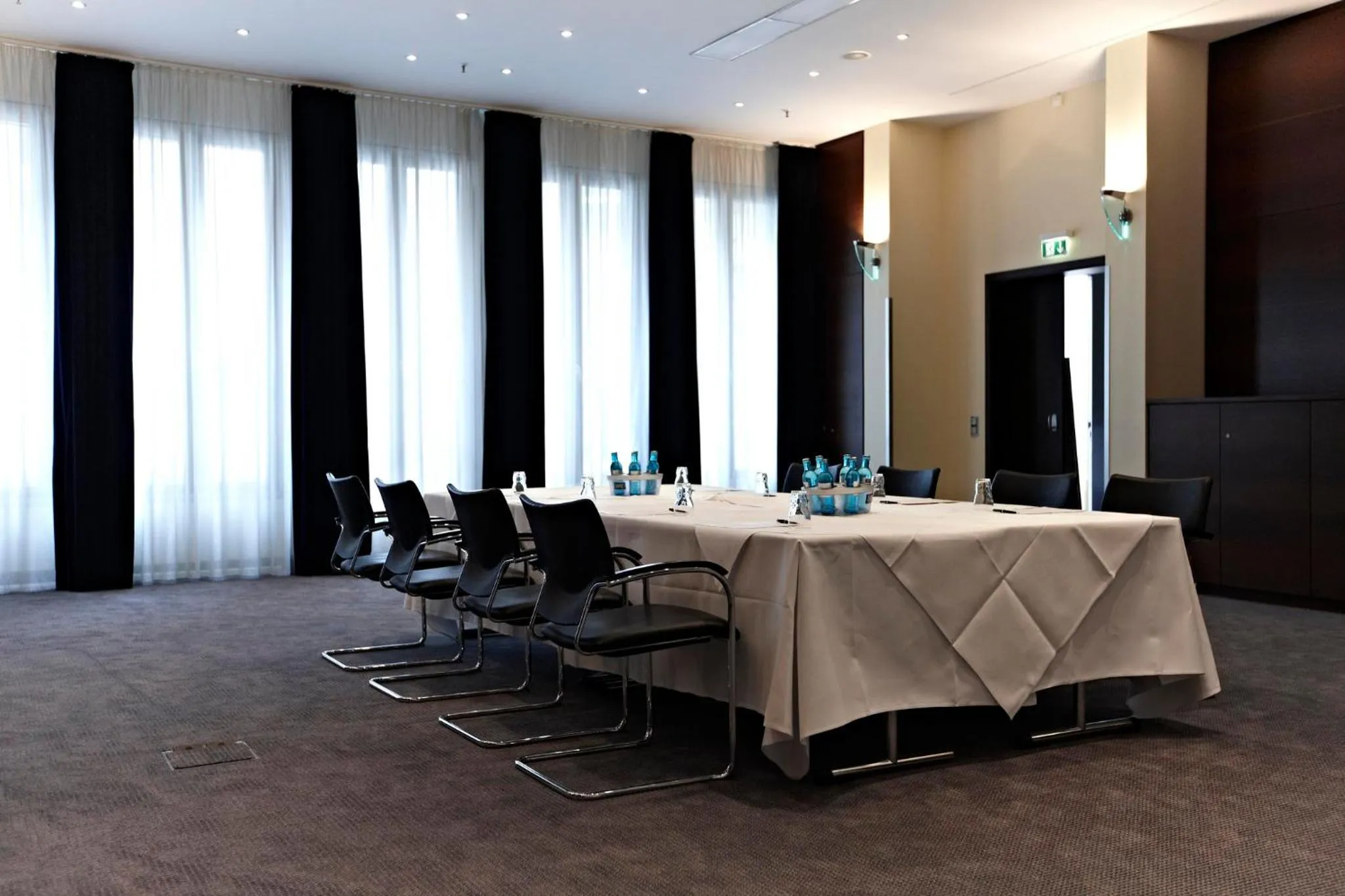 Facade/entrance in Metropolitan Hotel by Flemings