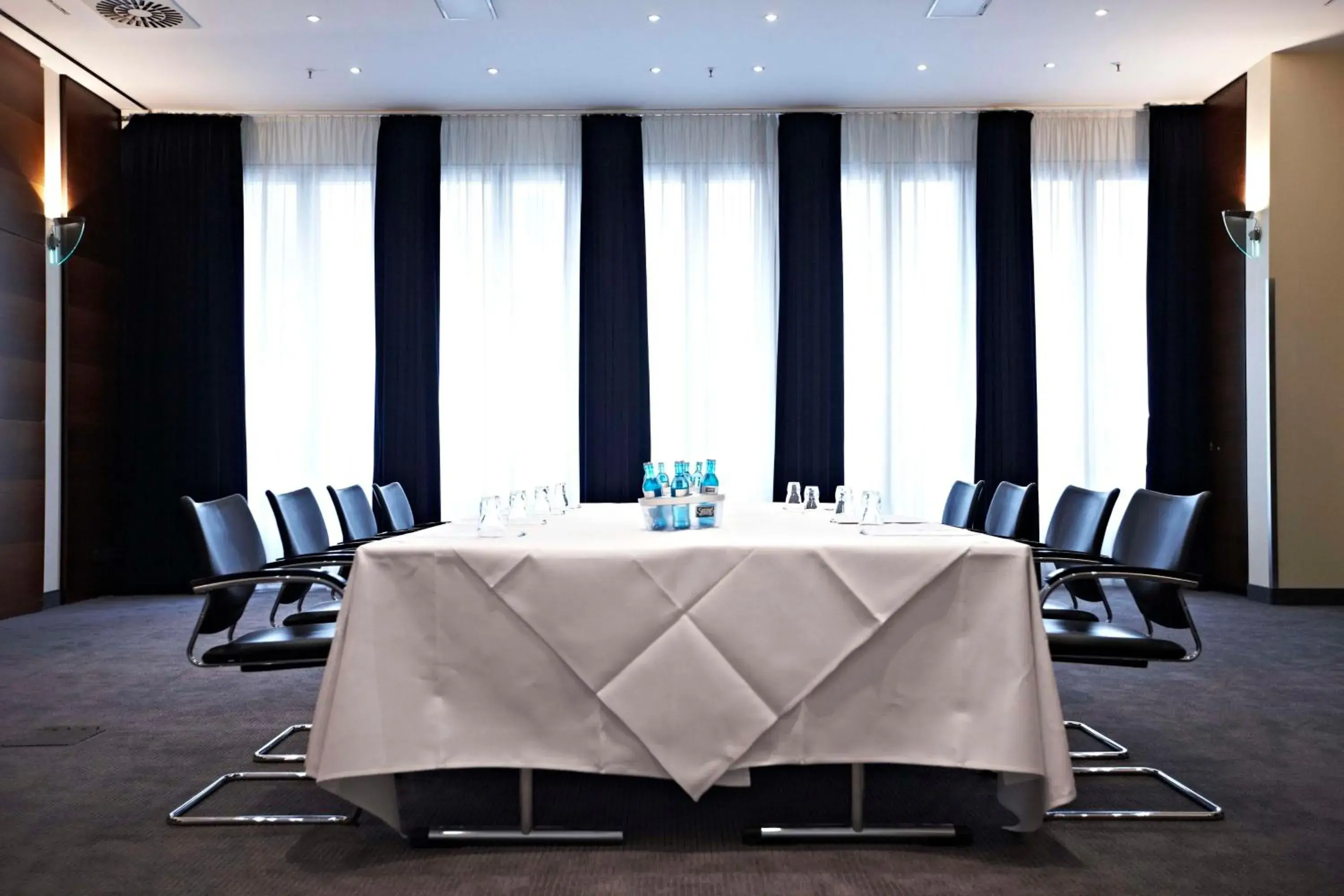 Meeting/conference room in Metropolitan Hotel by Flemings