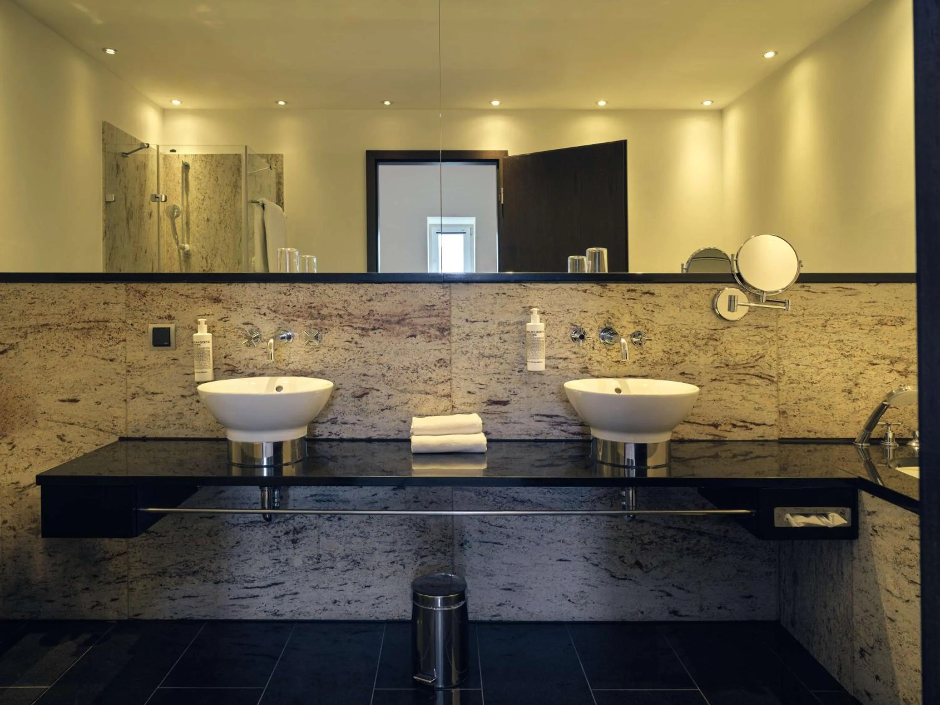 Bathroom in Metropolitan Hotel by Flemings