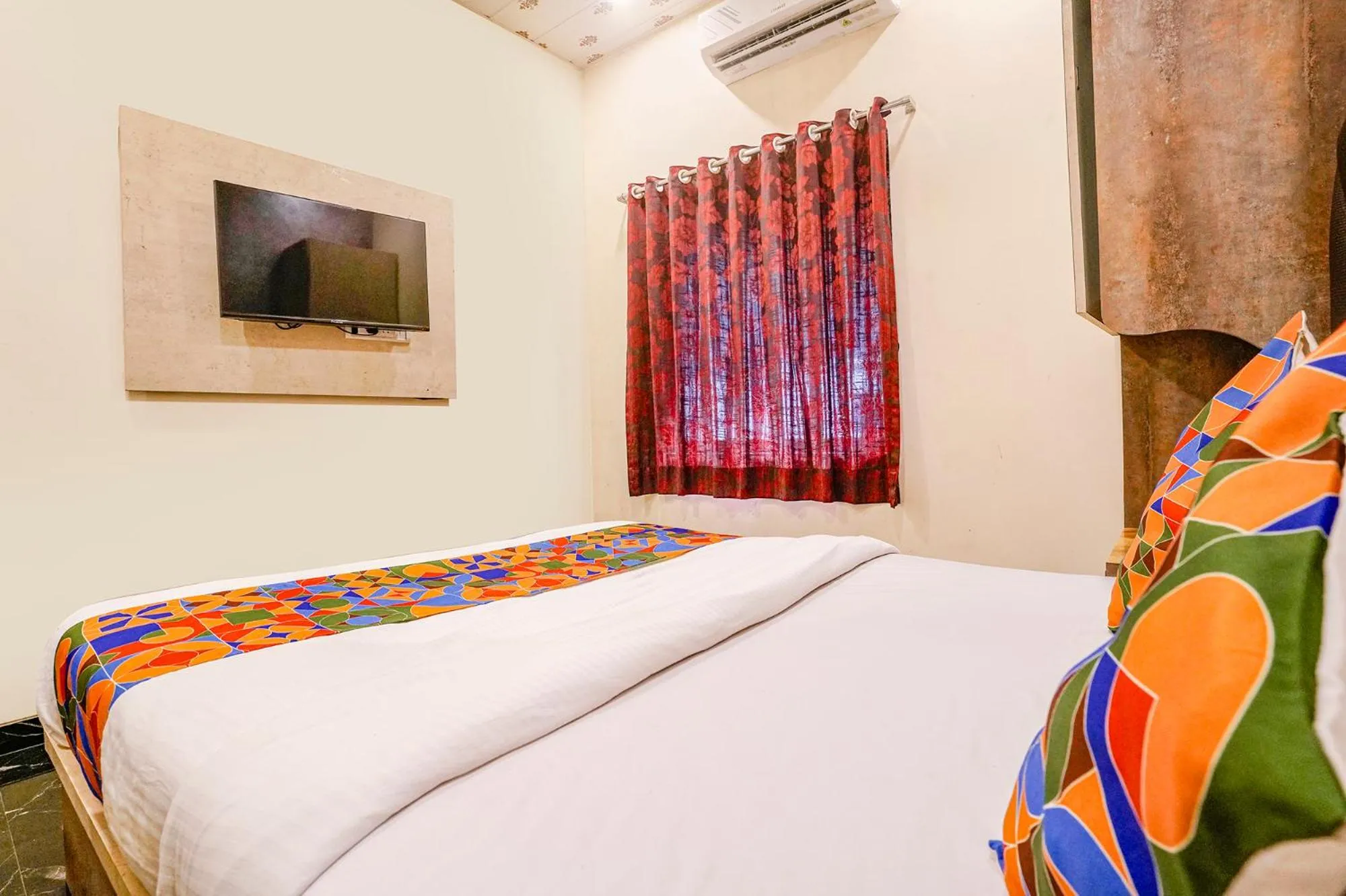 Bed in FabHotel The United - Nr Mumbai International Airport