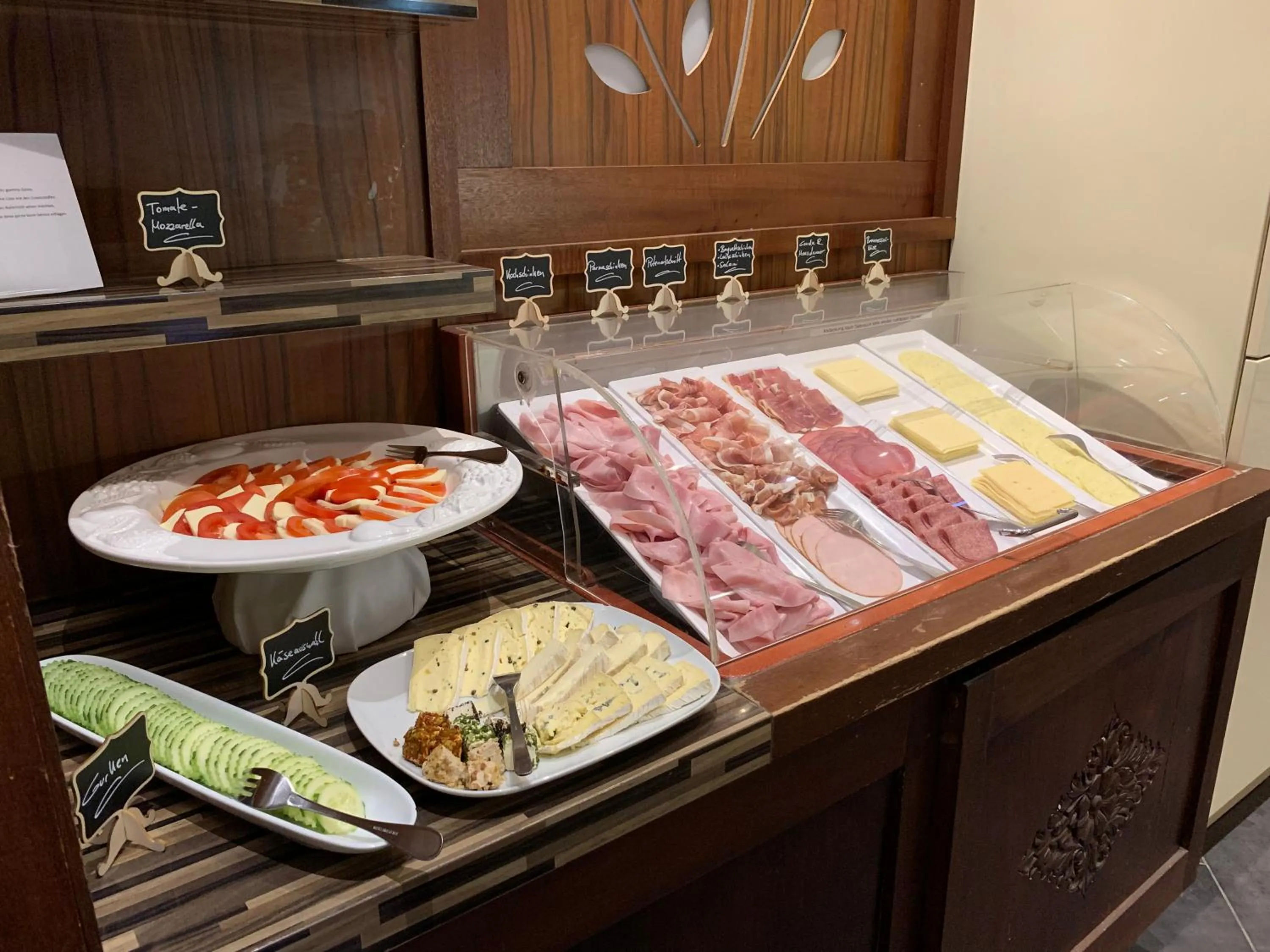 Buffet breakfast in Hotel Bentheimer Hof