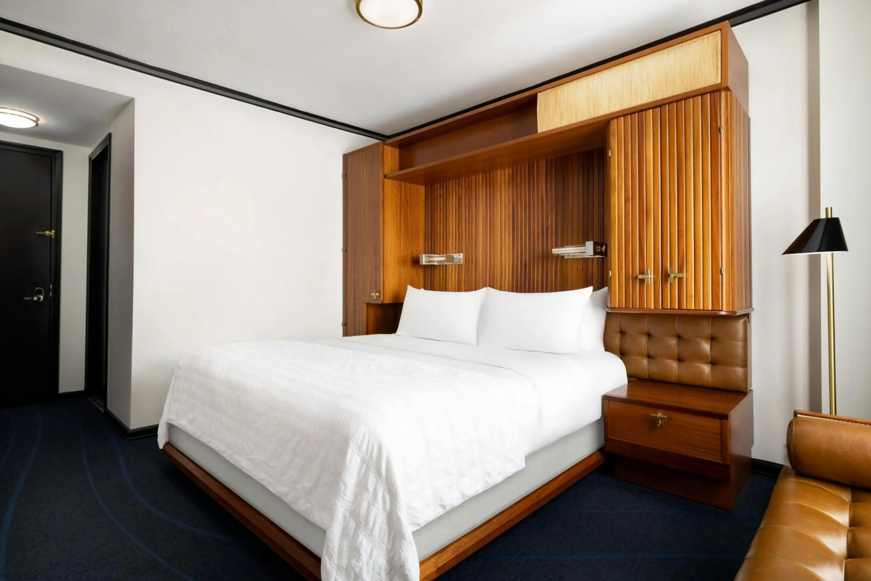 Photo of the whole room, Bed in Le Meridien New York, Central Park