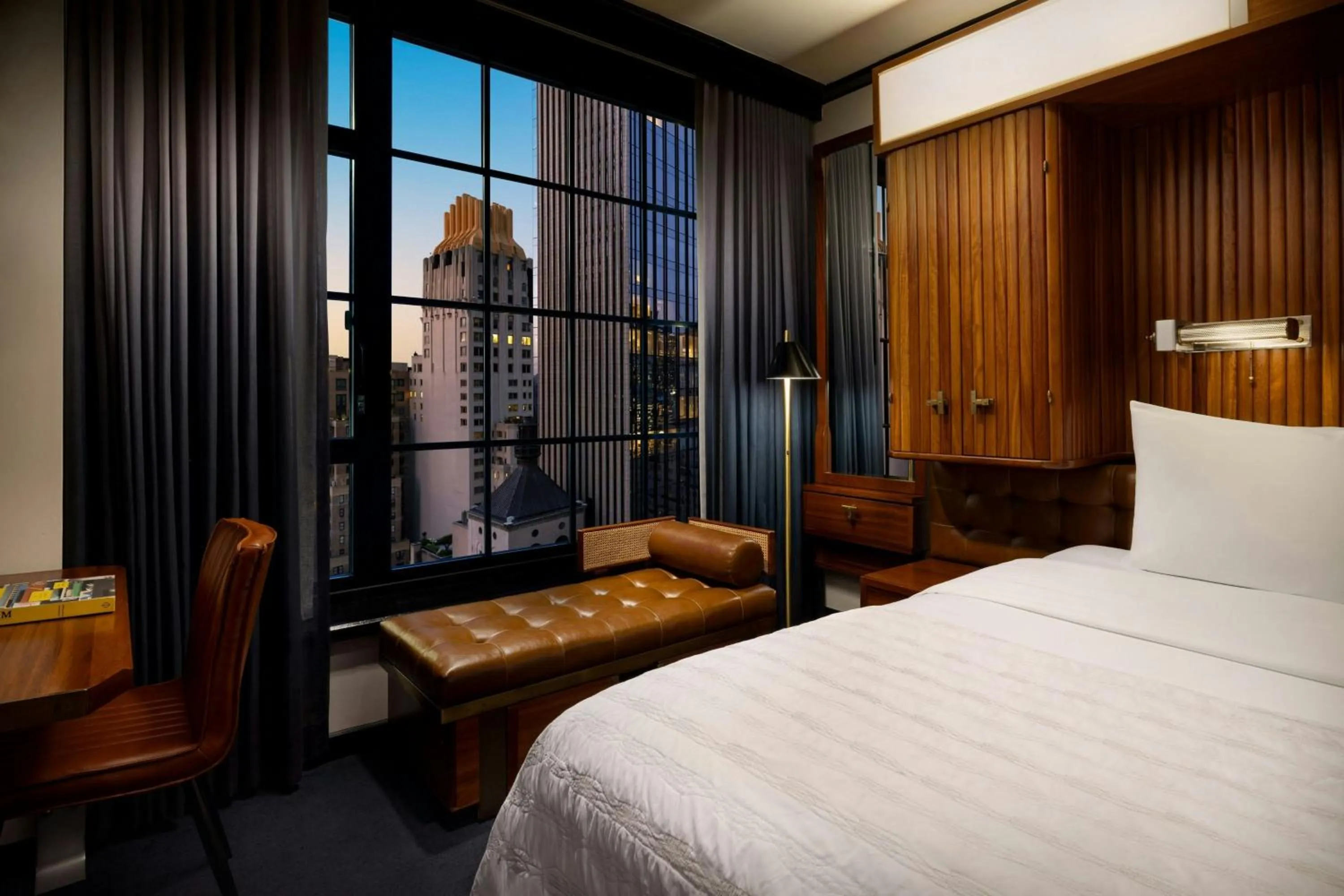 Photo of the whole room, Bed in Le Meridien New York, Central Park