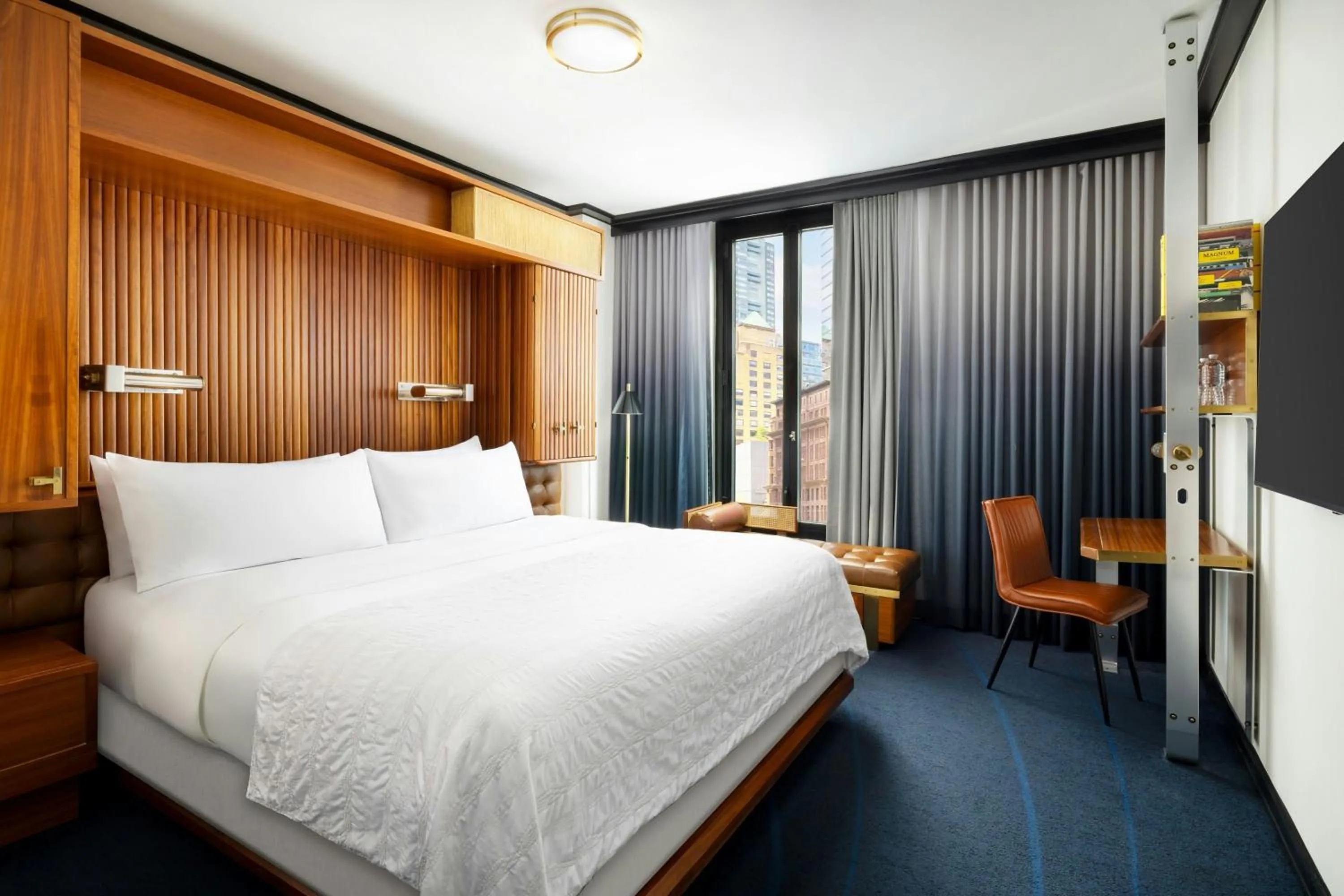 Photo of the whole room, Bed in Le Meridien New York, Central Park