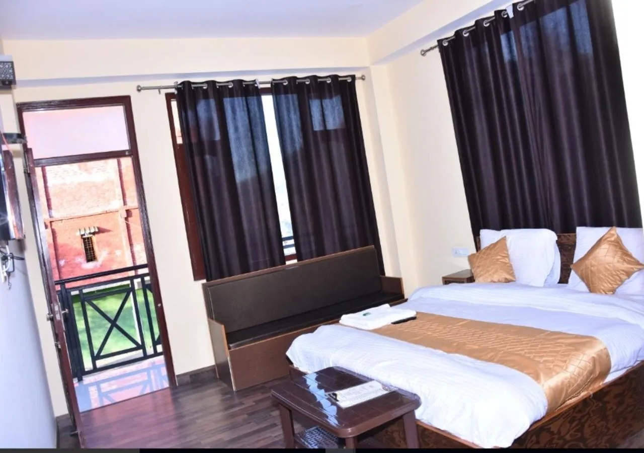 Bedroom in Whistling Alpines