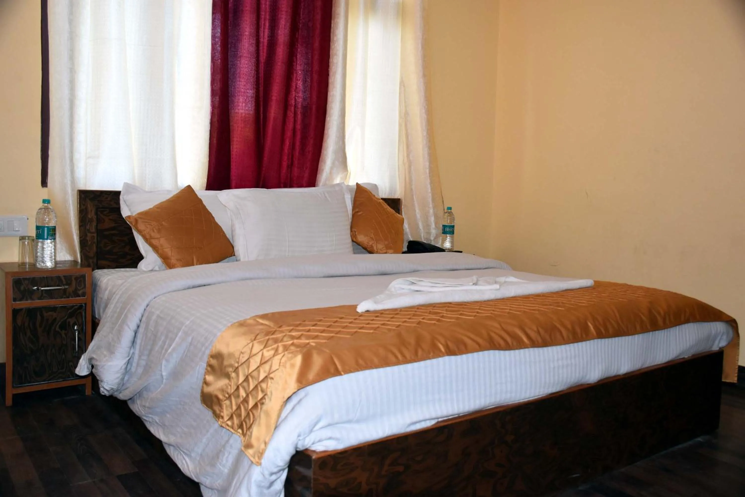 Bedroom in Whistling Alpines