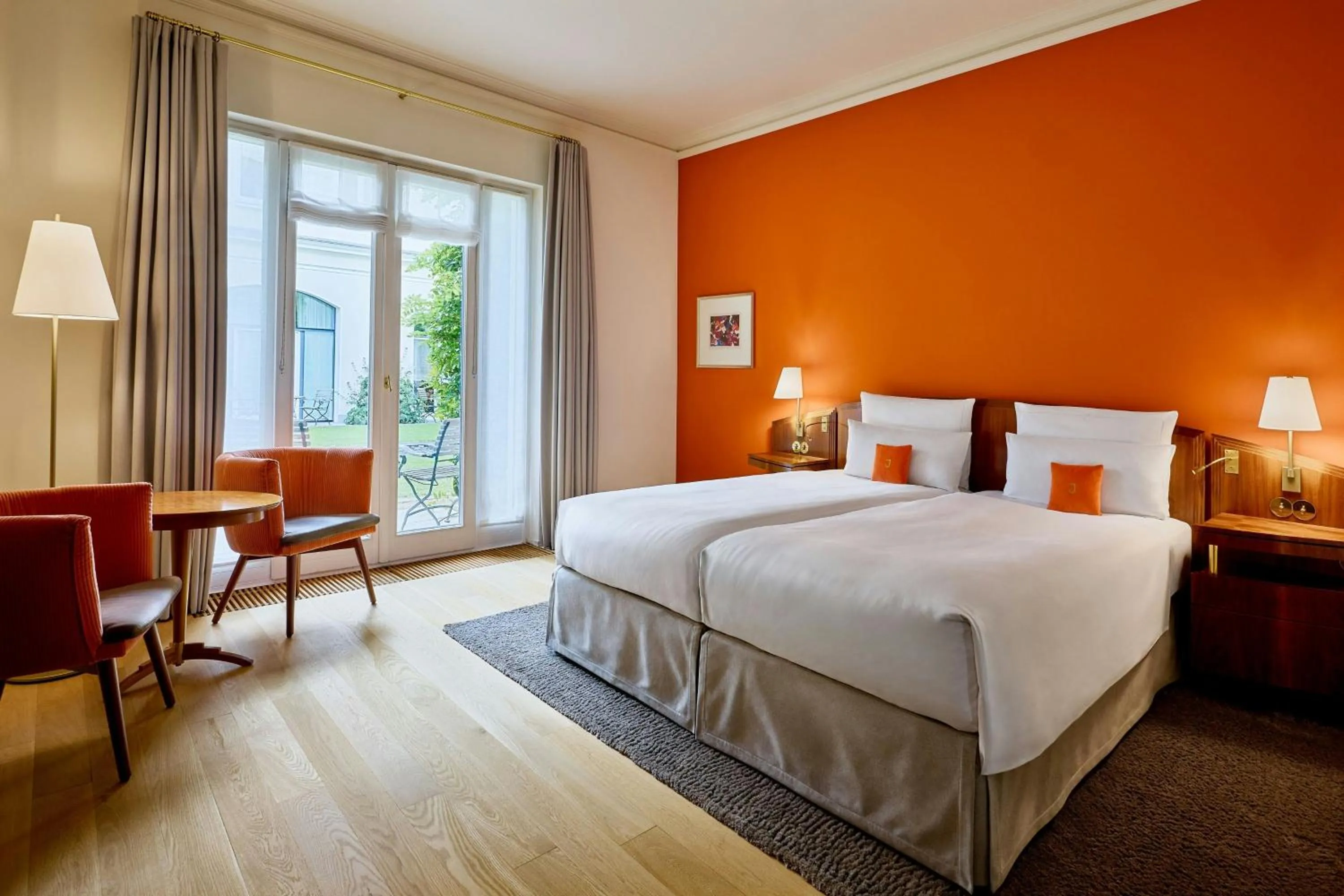 Photo of the whole room, Bed in Louis C Jacob, Hamburg, Autograph Collection