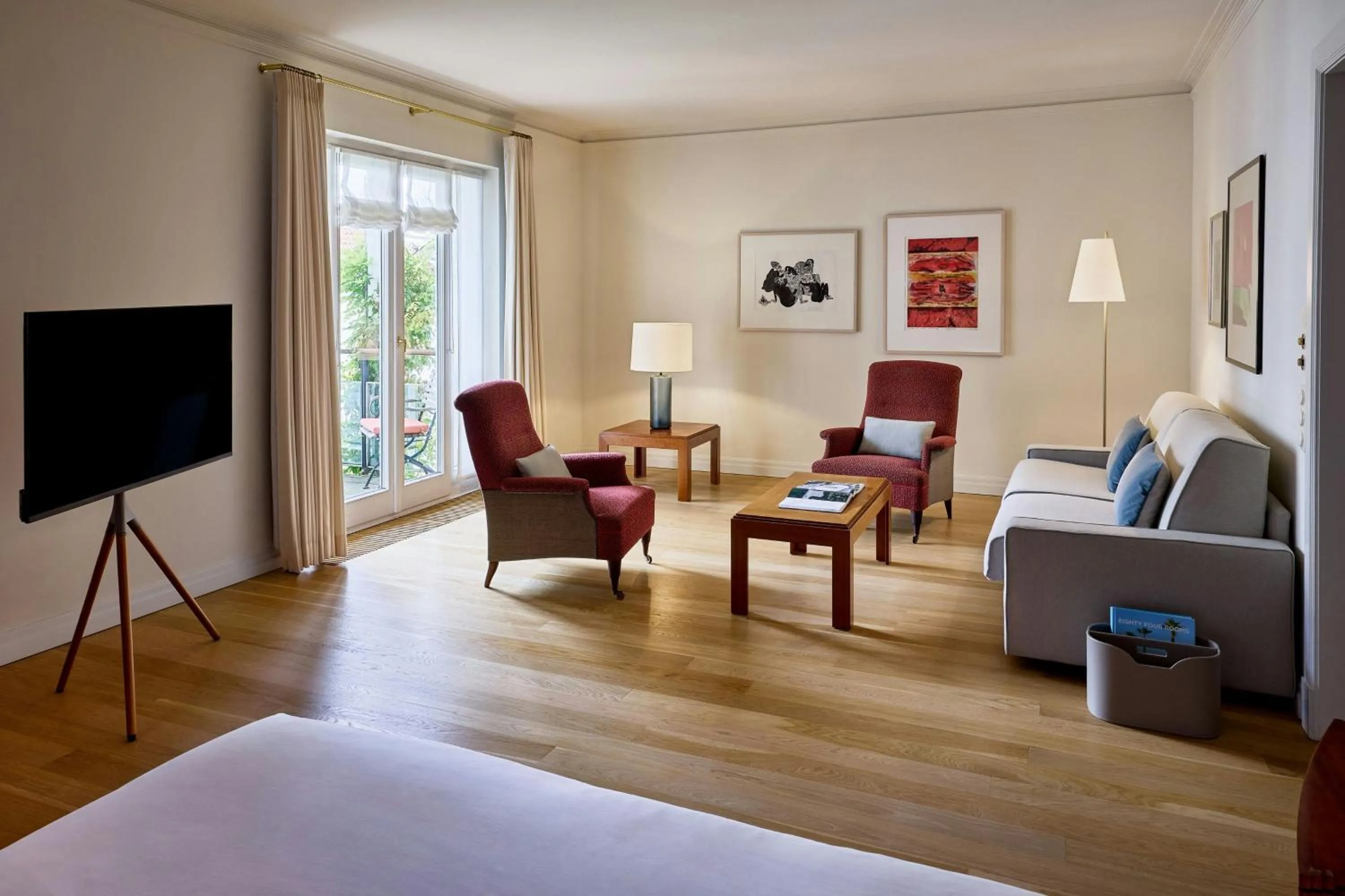 Photo of the whole room, Bed in Louis C Jacob, Hamburg, Autograph Collection