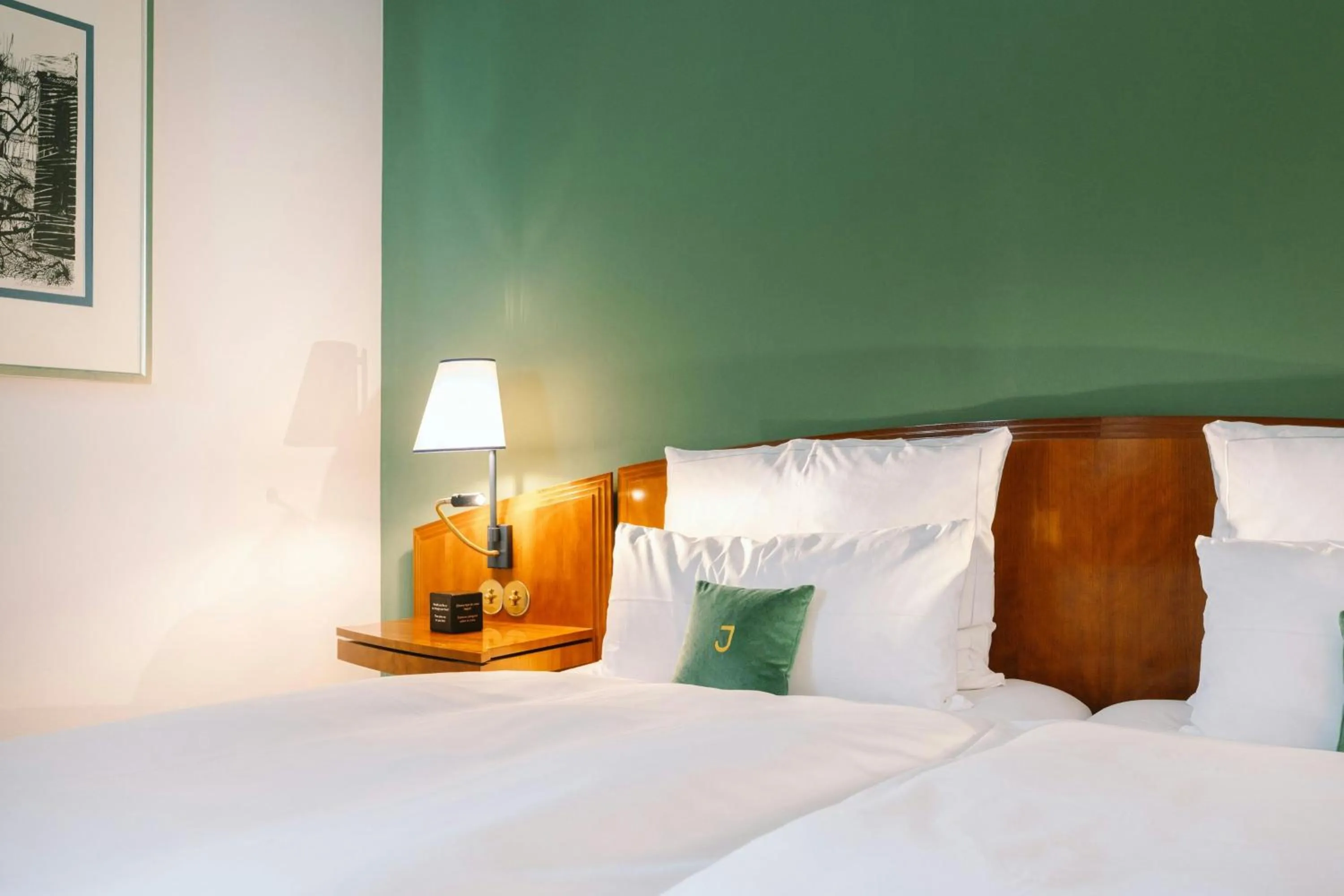 Photo of the whole room, Bed in Louis C Jacob, Hamburg, Autograph Collection