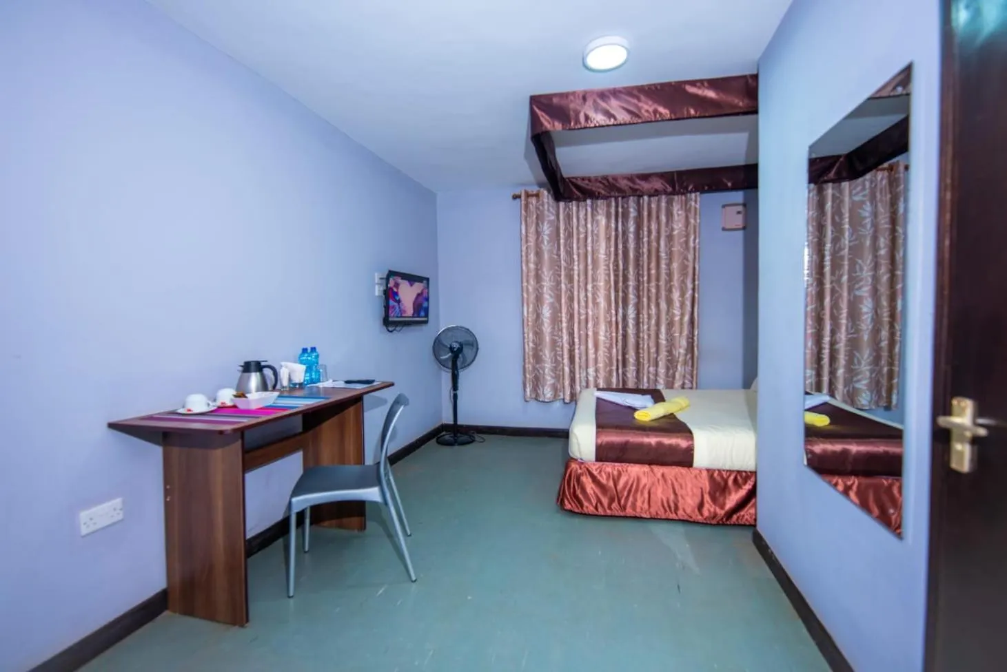 Living room, Bed in Kings Premier Inn