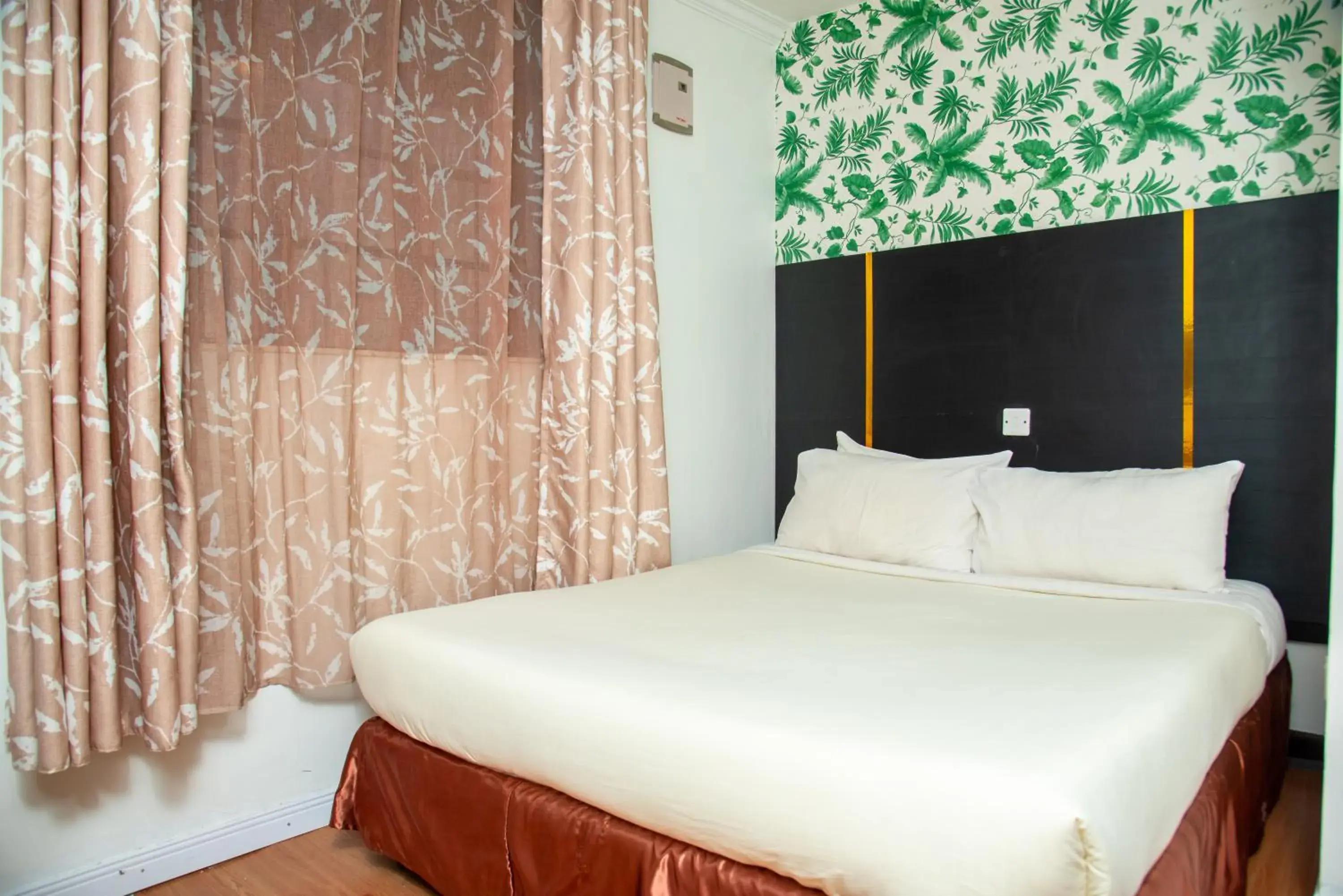 Standard Double Room in Kings Premier Inn Standard Double Room in Kings Premier Inn