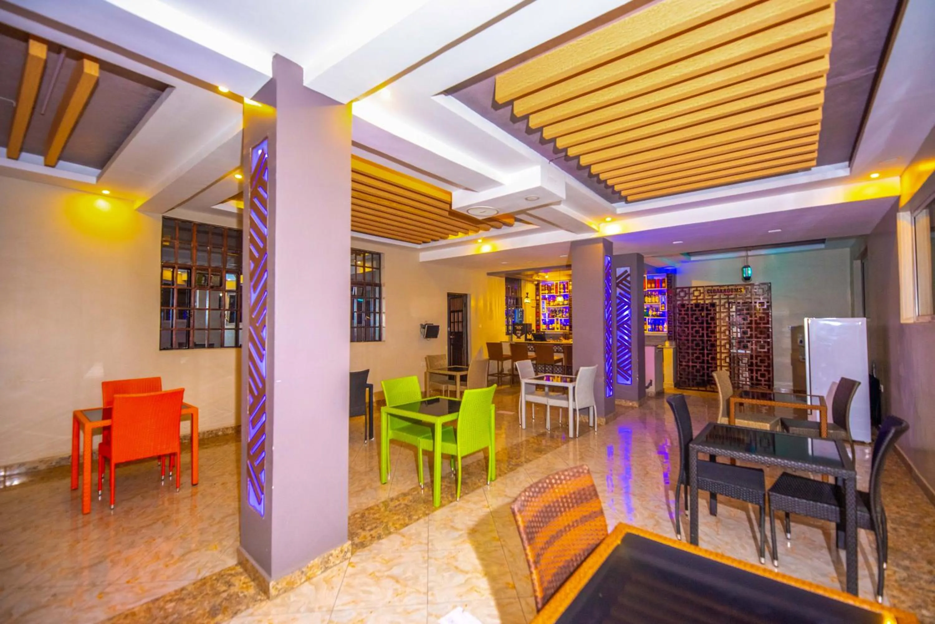 Restaurant/places to eat in Kings Premier Inn