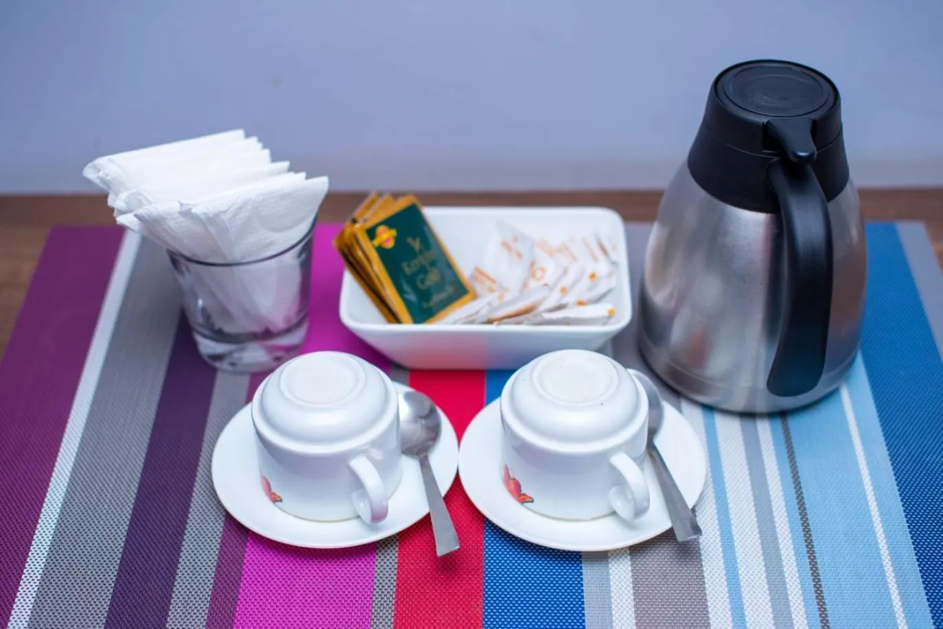 Coffee/tea facilities in Kings Premier Inn