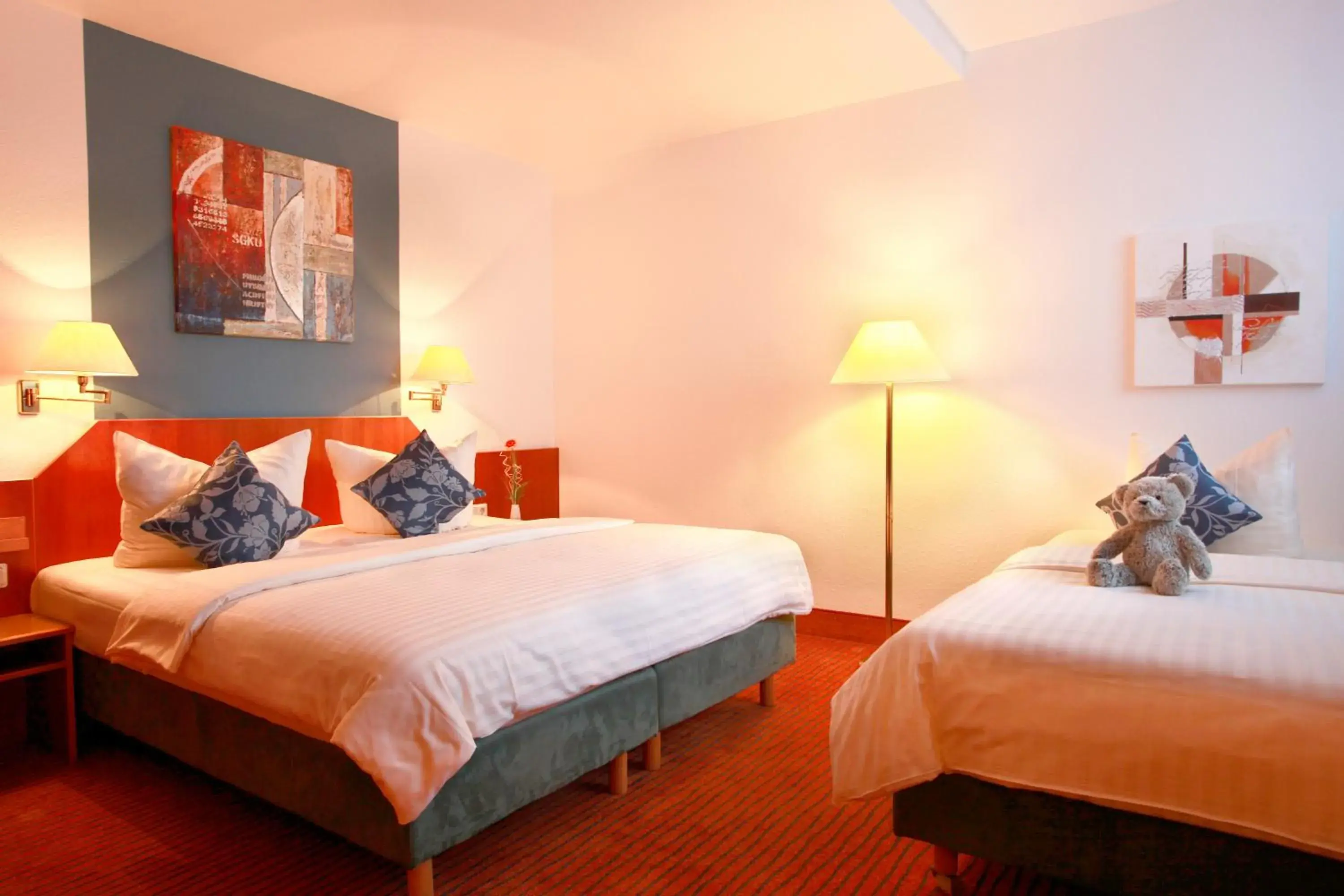 Triple Room with Private Bathroom in Kleefelder Hof Triple Room with Private Bathroom in Kleefelder Hof