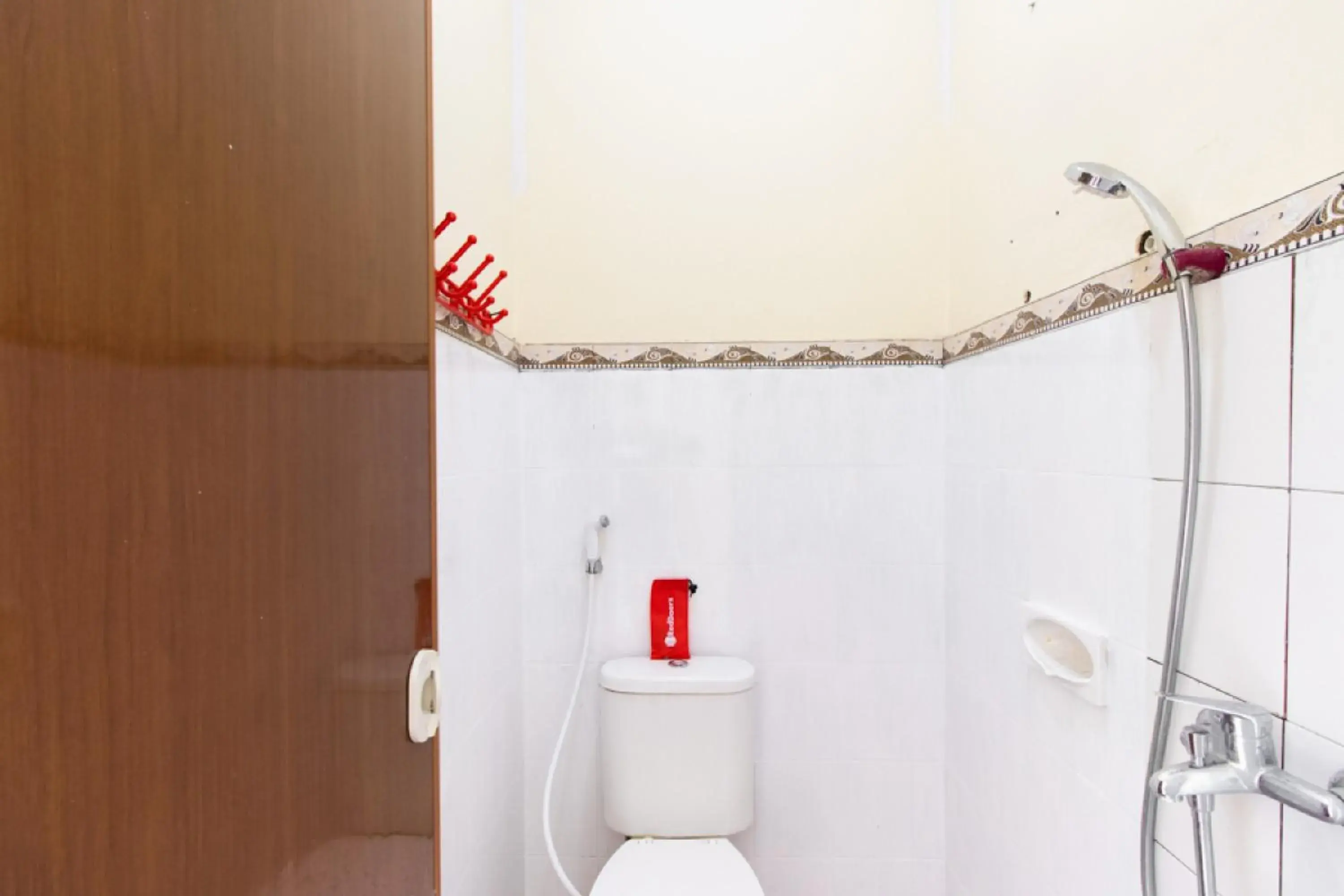 Bathroom in RedDoorz @ Raya Janti Yogyakarta Bathroom in RedDoorz @ Raya Janti Yogyakarta