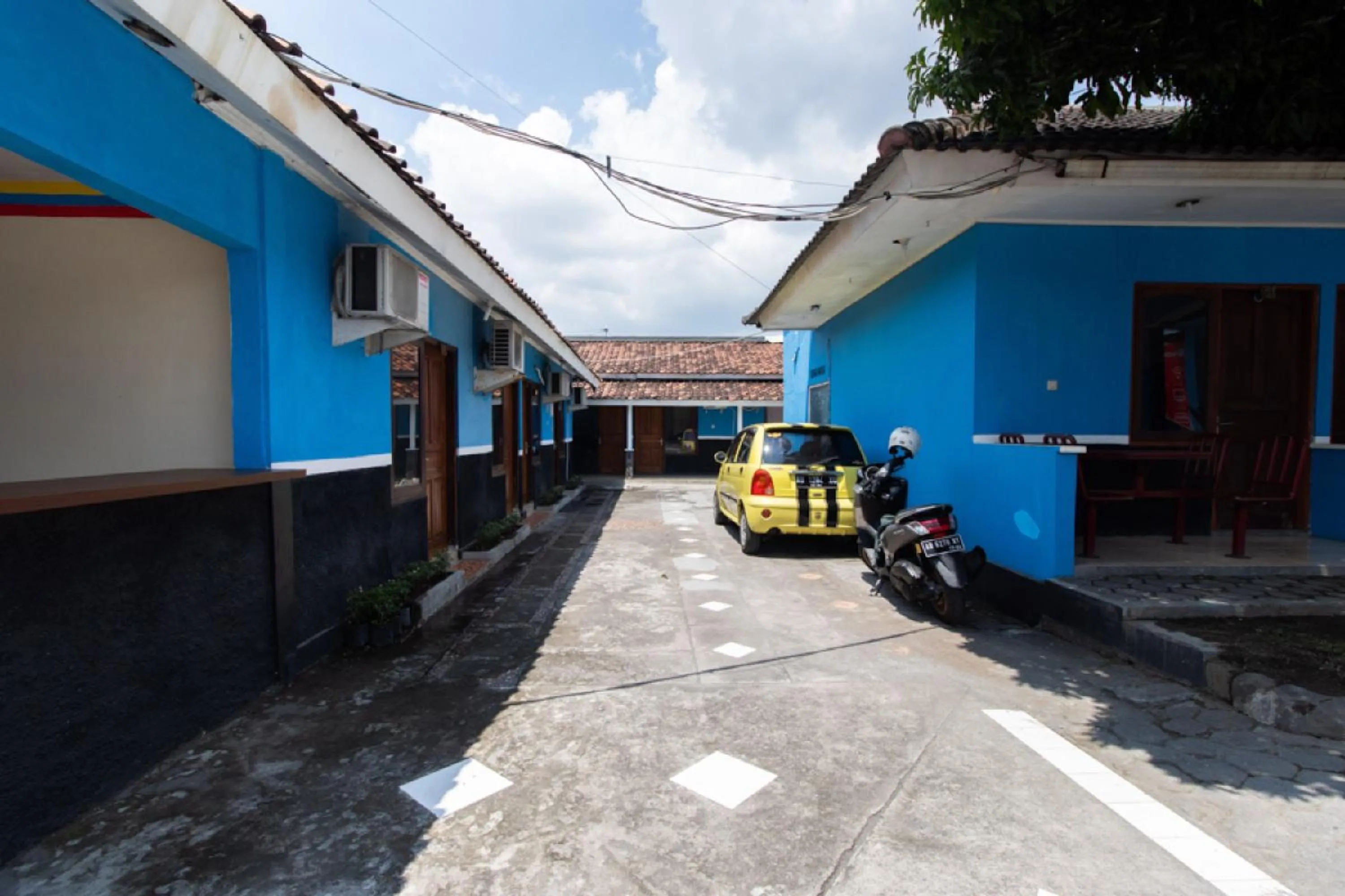 Facade/entrance in RedDoorz @ Raya Janti Yogyakarta