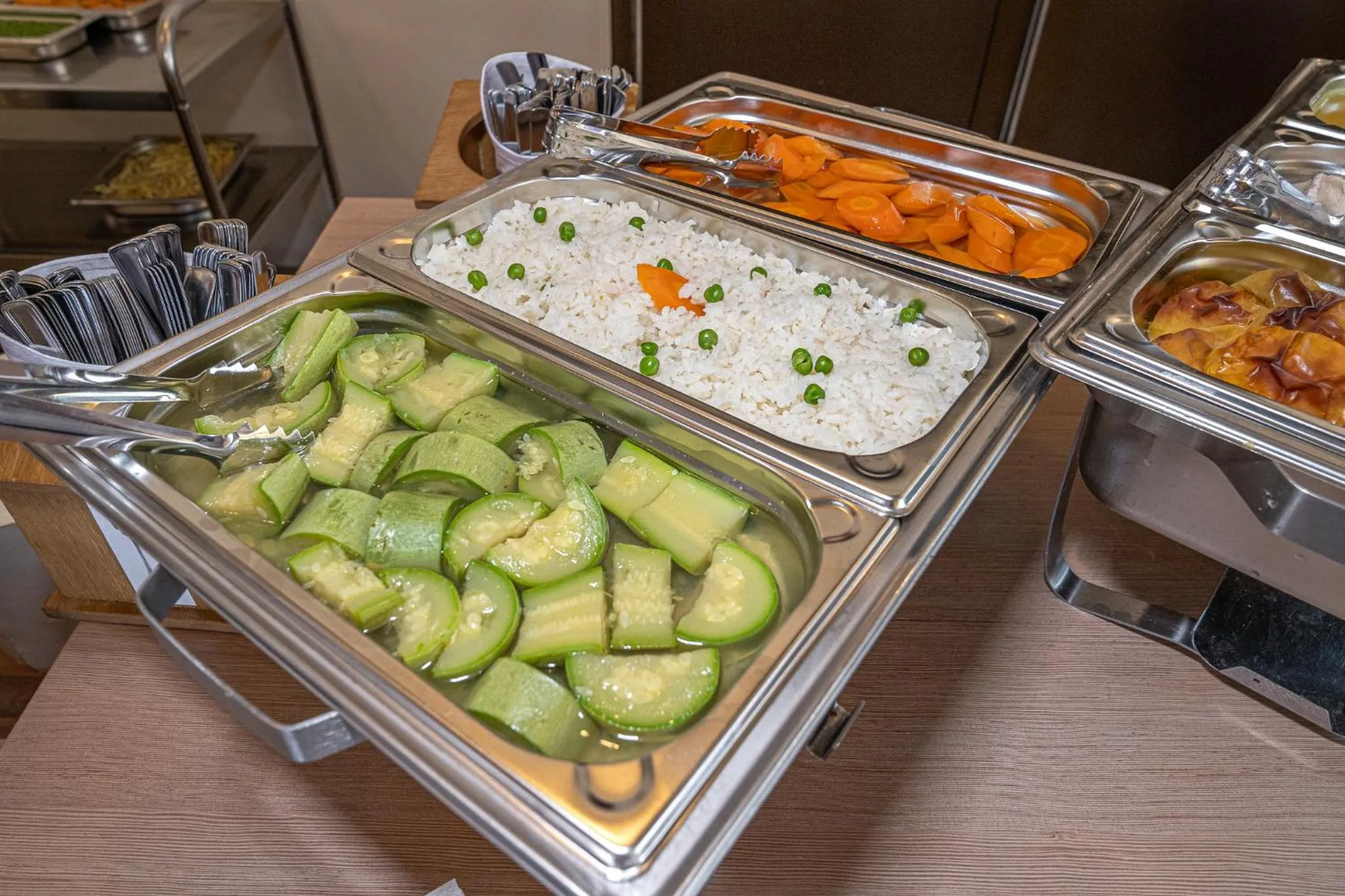 Restaurant/places to eat in Mera Holiday Resort