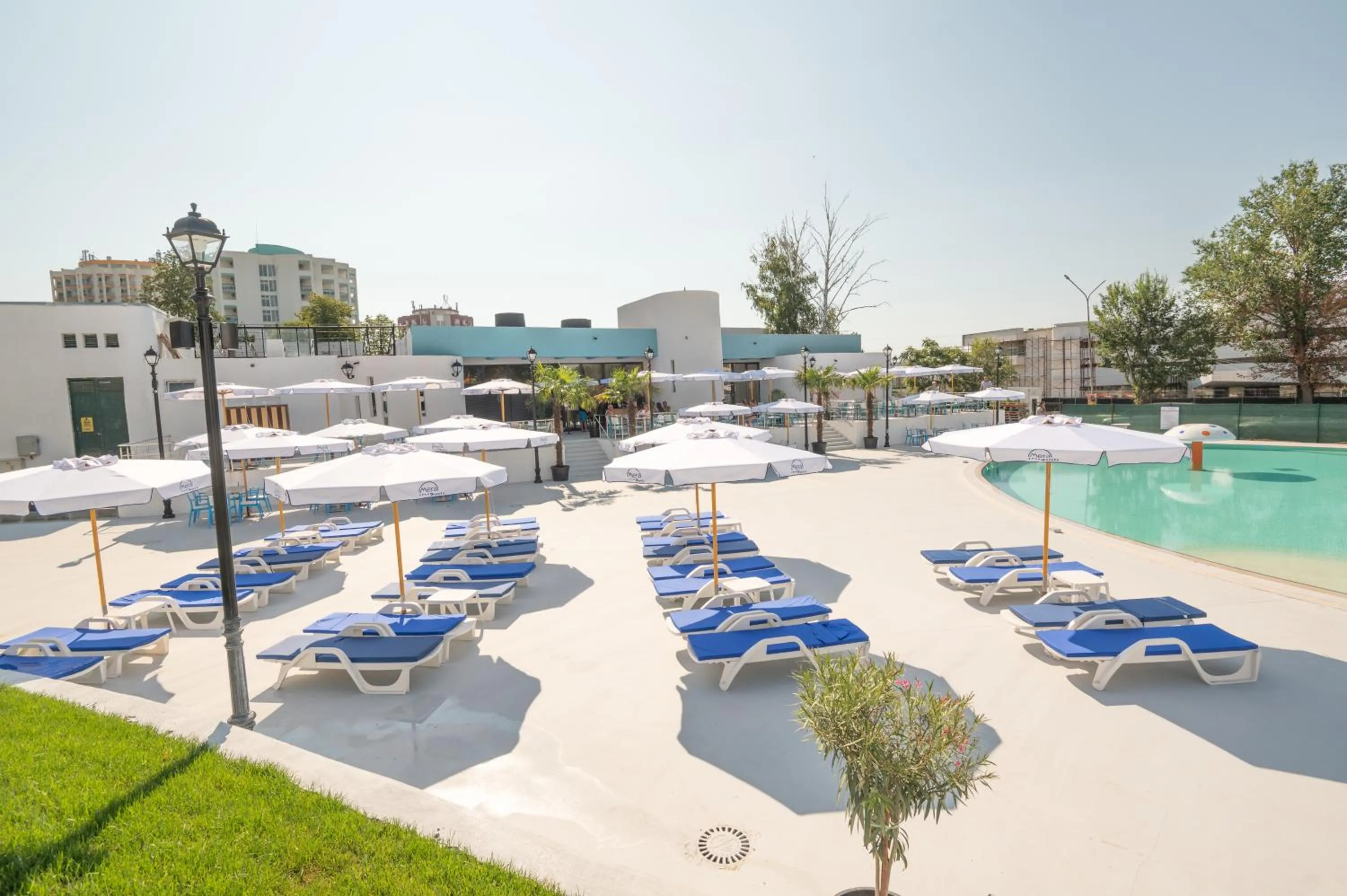 Swimming pool in Mera Holiday Resort