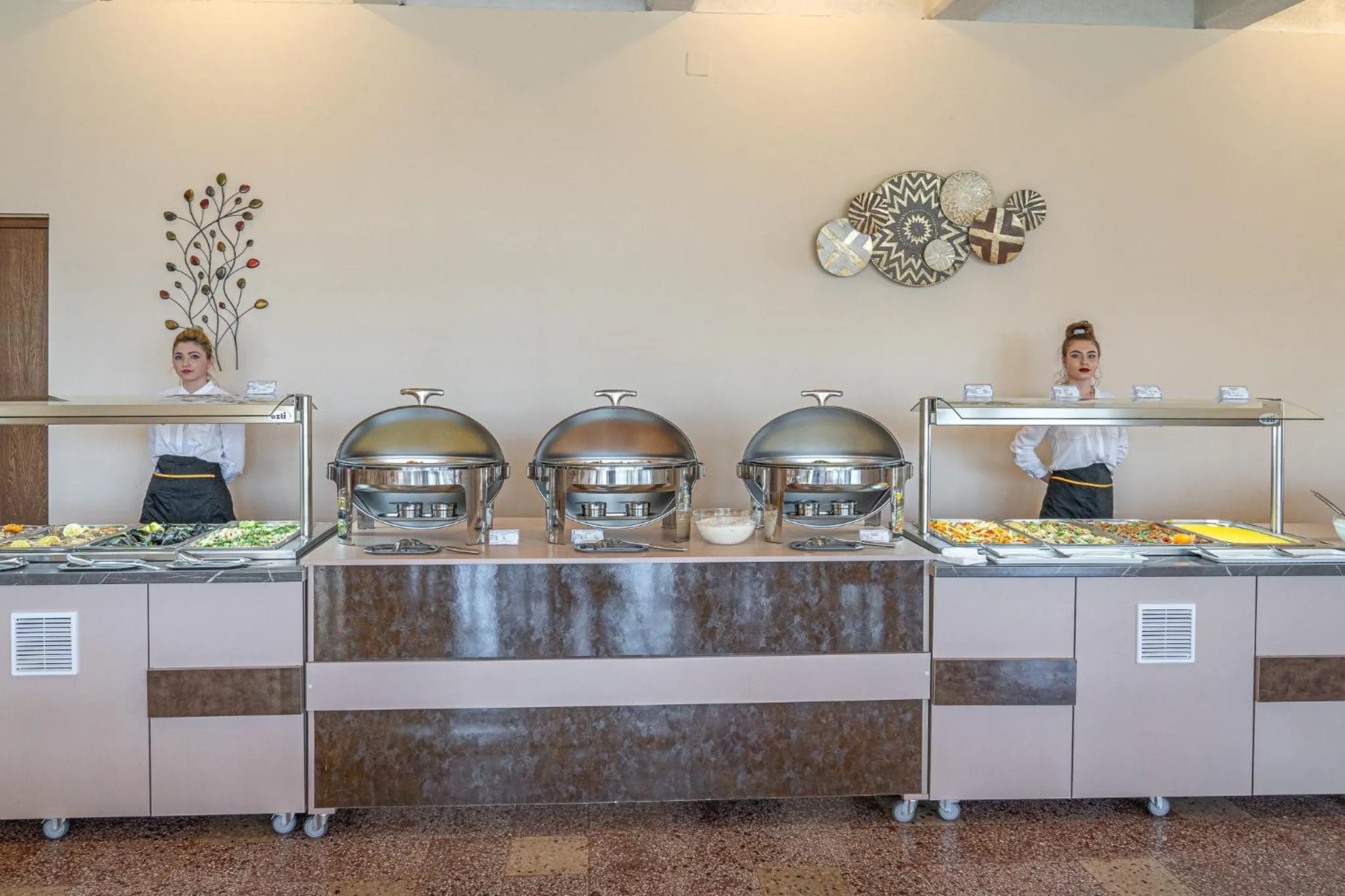 Restaurant/places to eat in Mera Holiday Resort