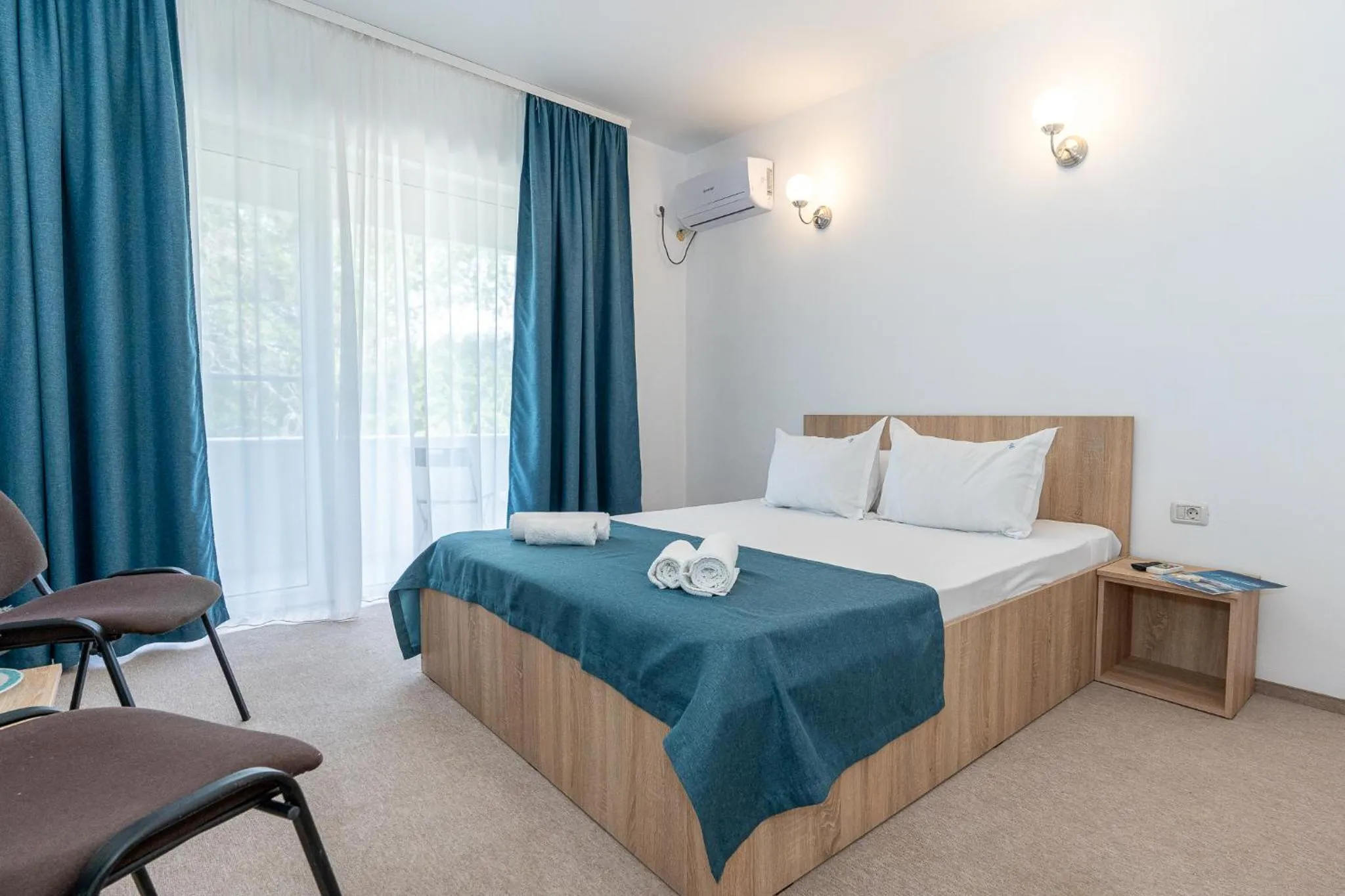 Property building, Bed in Mera Holiday Resort
