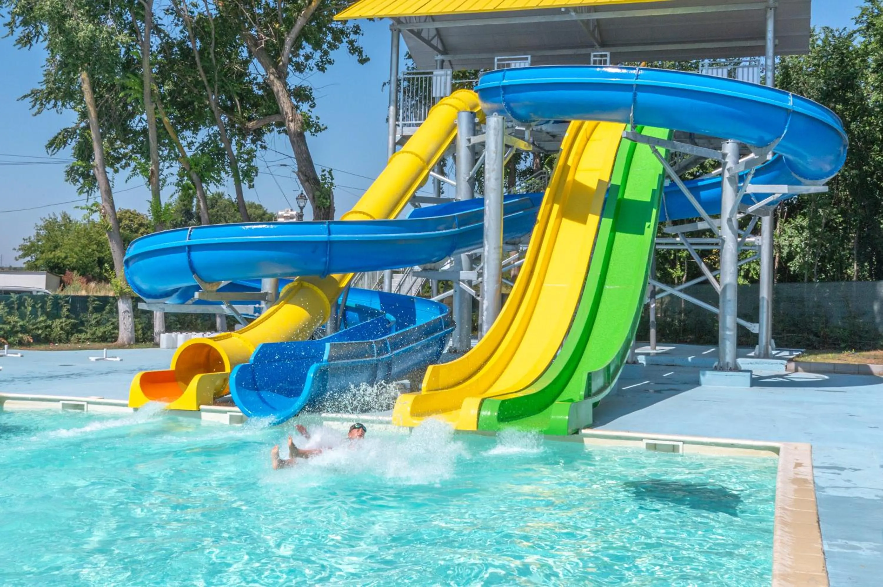Swimming pool in Mera Holiday Resort