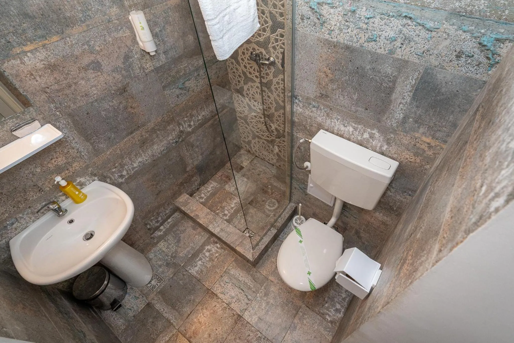 Bathroom in Mera Holiday Resort
