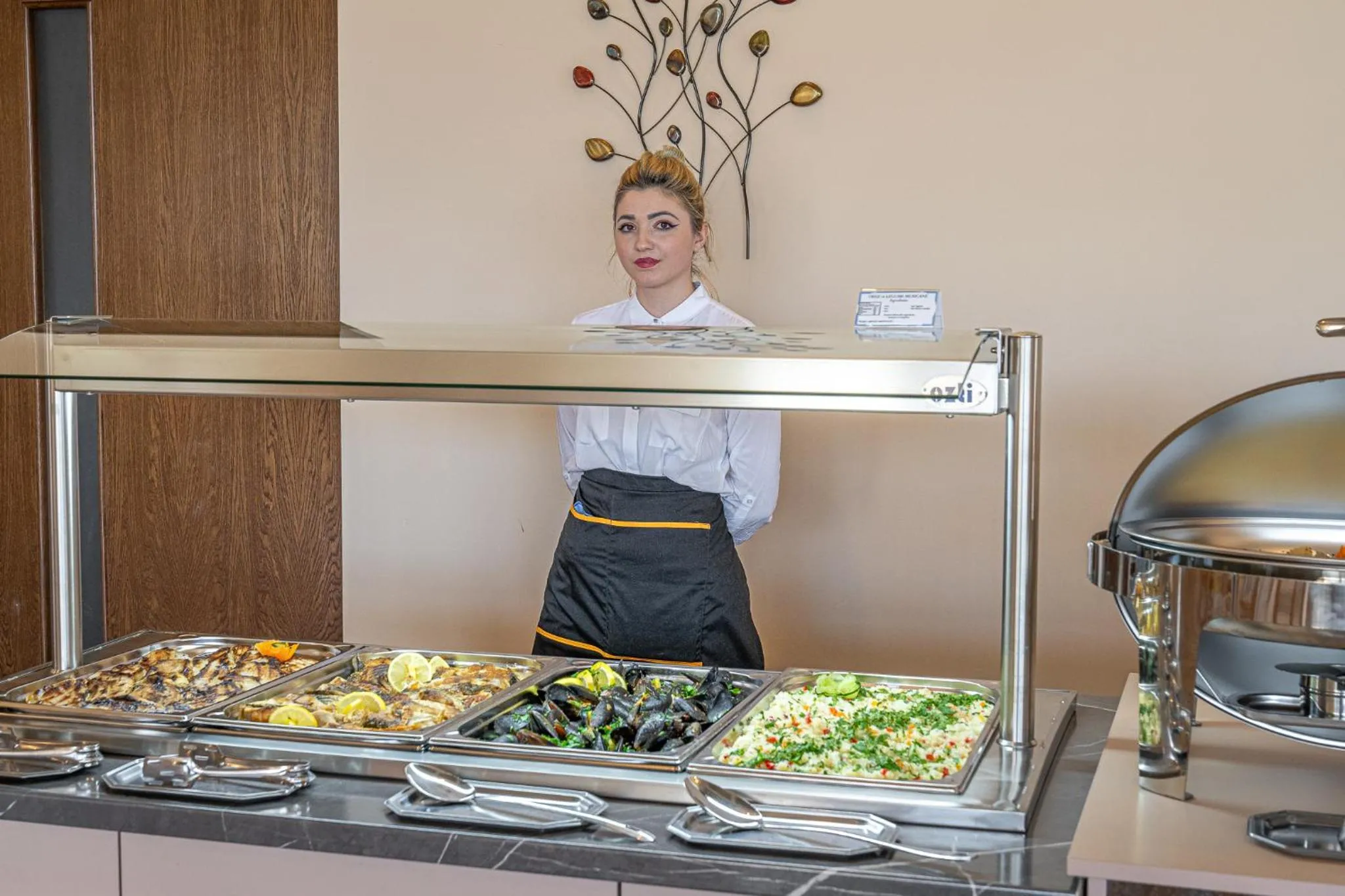 Restaurant/places to eat in Mera Holiday Resort